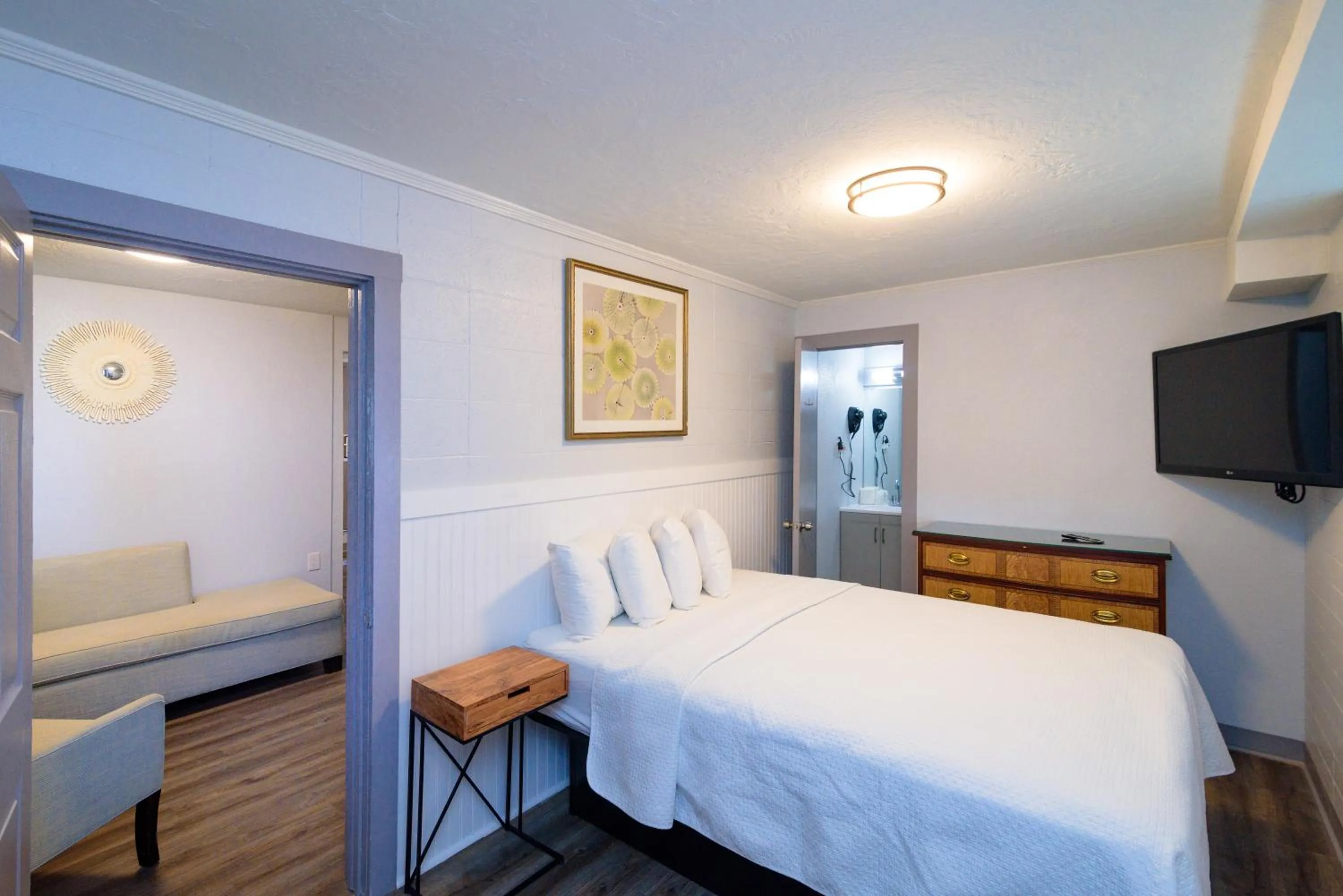 Bed in Outer Banks Motor Lodge