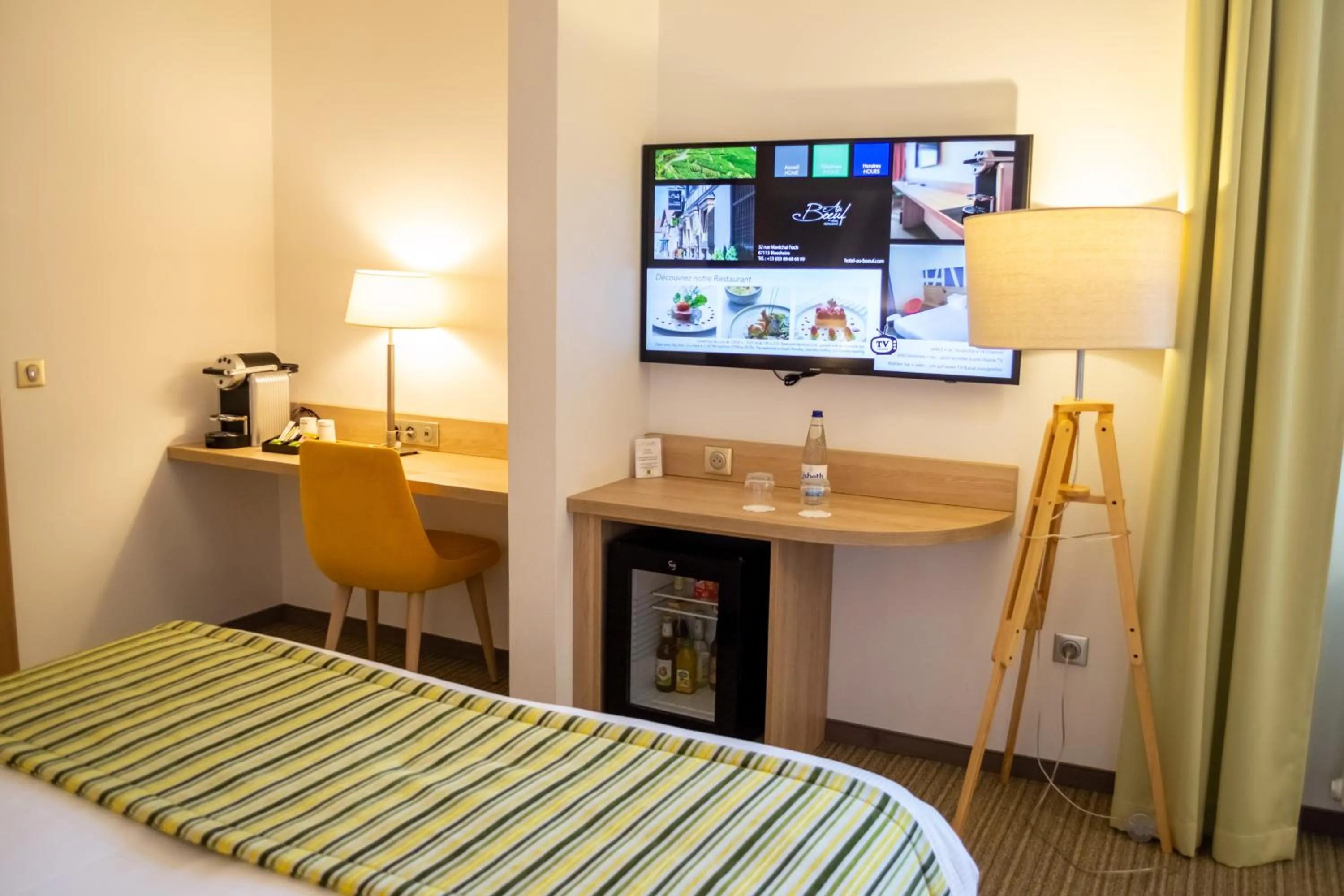 Bedroom, Bed in Hôtel Restaurant Au Boeuf