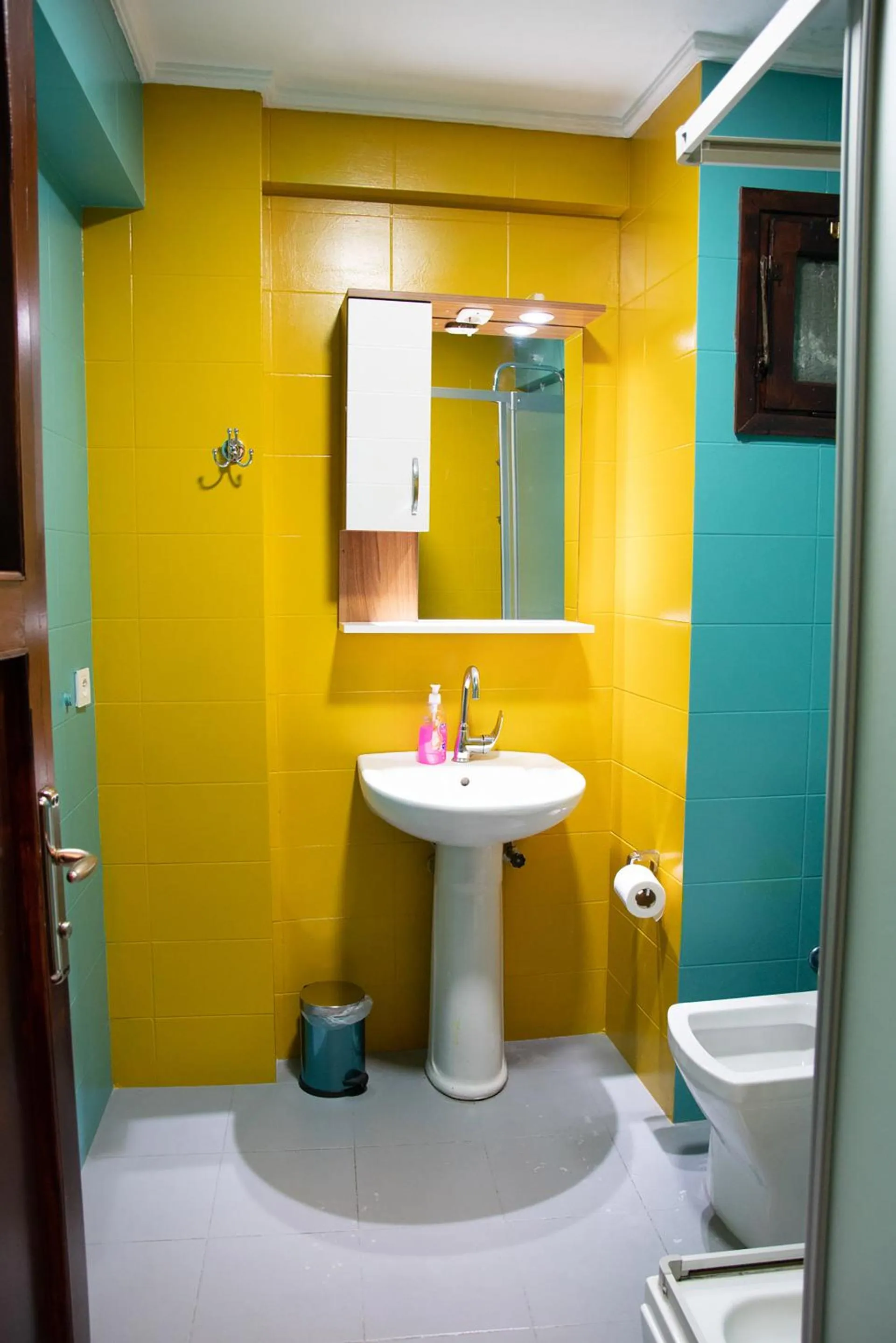 Bathroom in YOLO Hostel