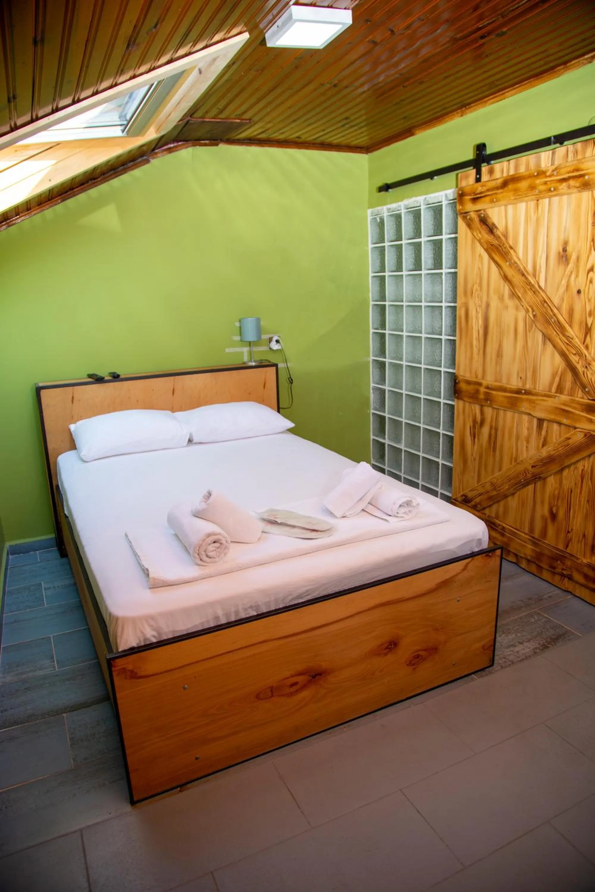 Bedroom, Bed in YOLO Hostel