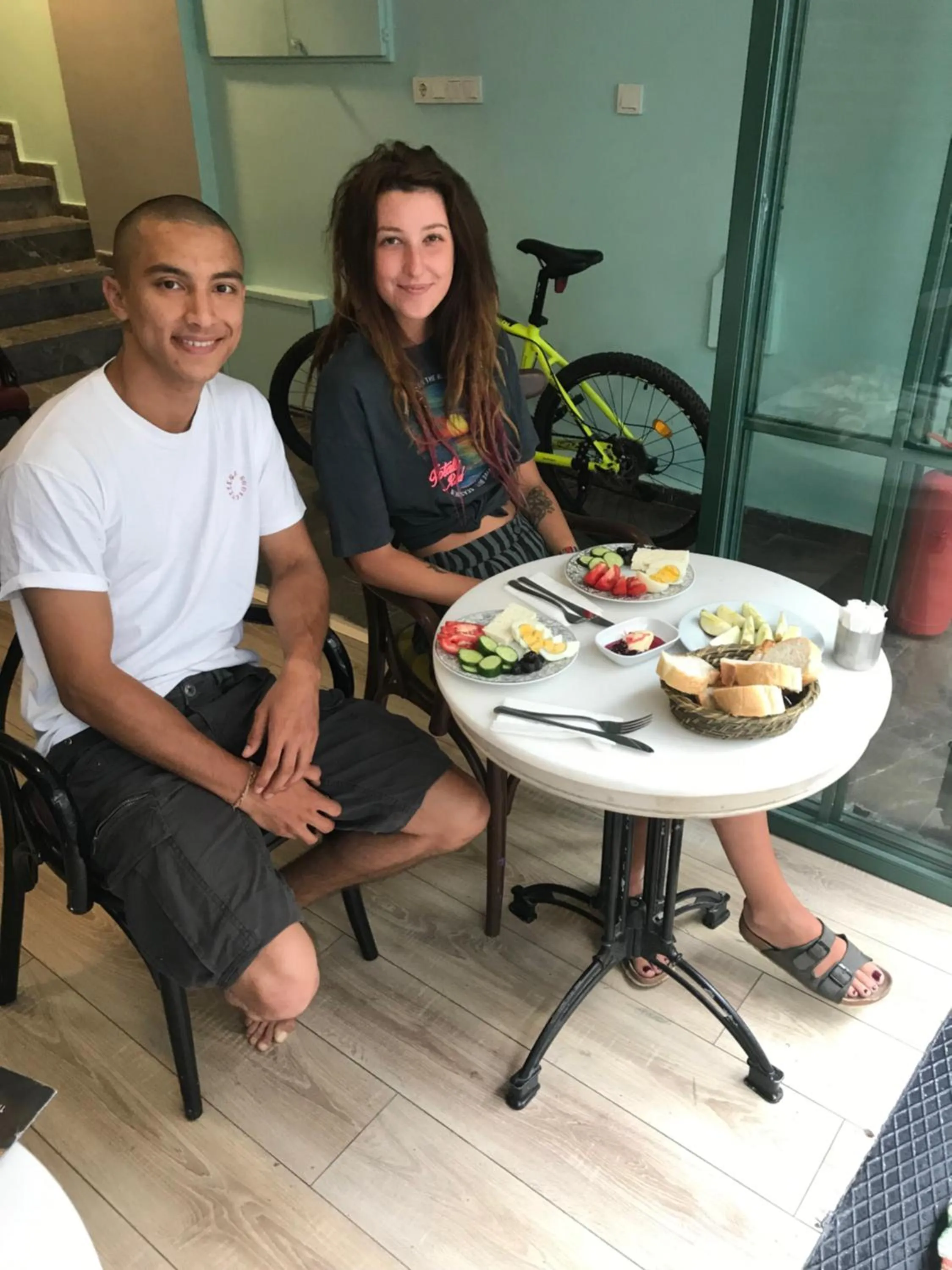 Breakfast in YOLO Hostel