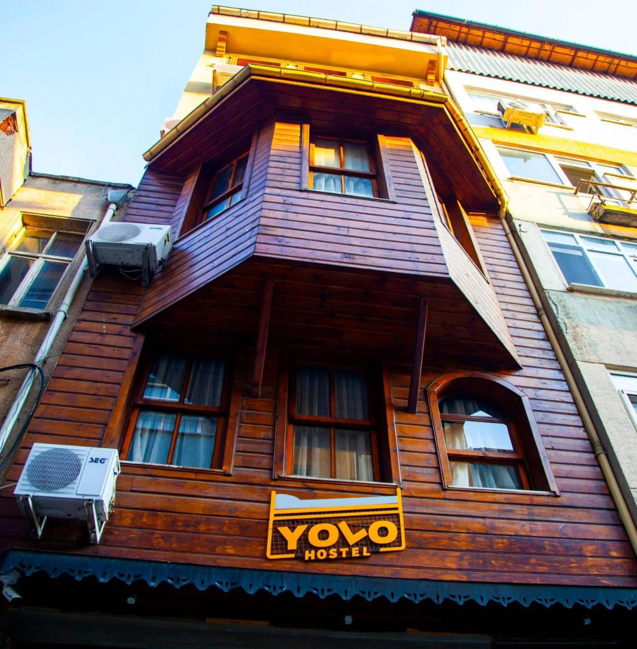 Property building in YOLO Hostel