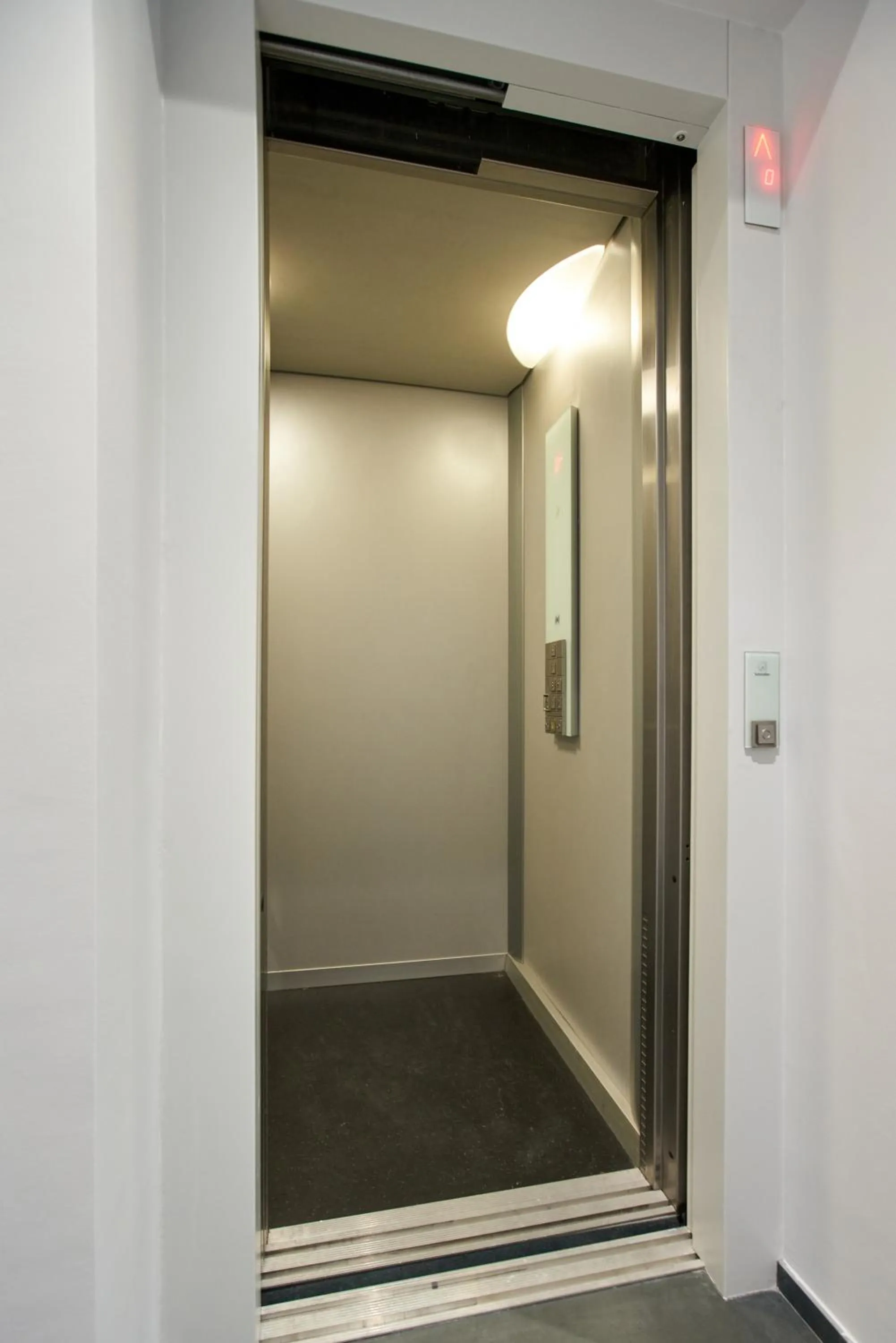 elevator in Signature Apartments Santa Catarina