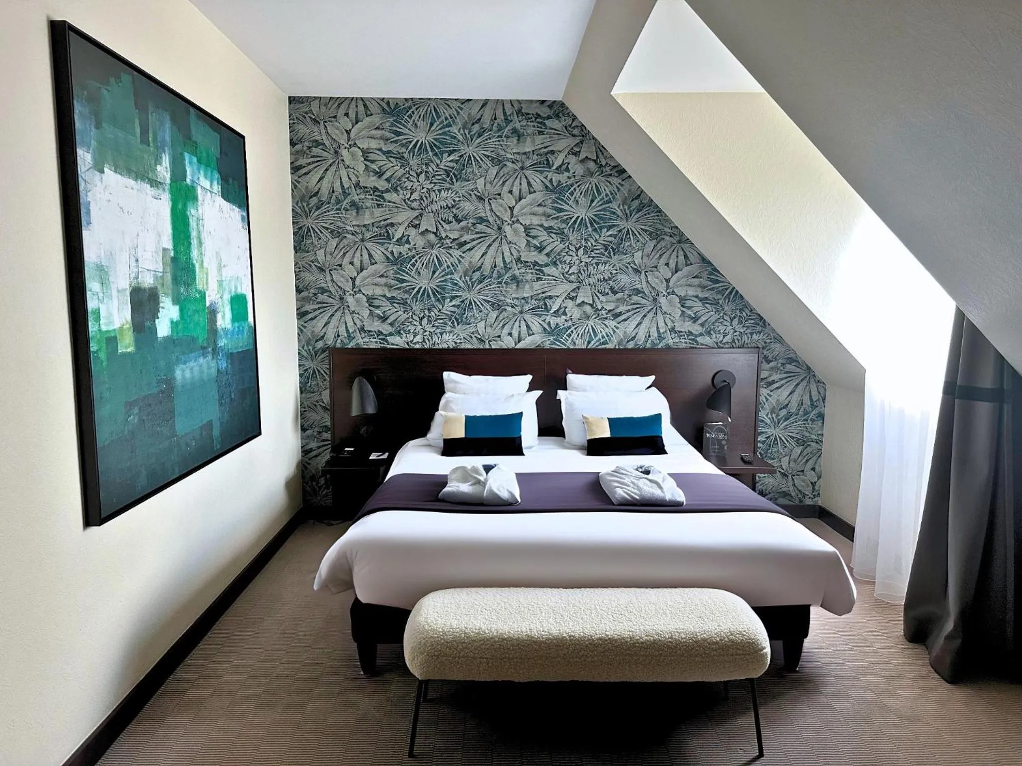 Bed in Le Richebourg Hôtel, Restaurant & Spa