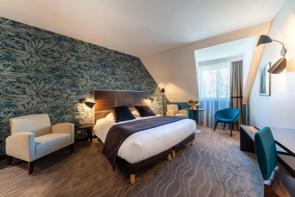 Bedroom, Bed in Le Richebourg Hôtel, Restaurant & Spa