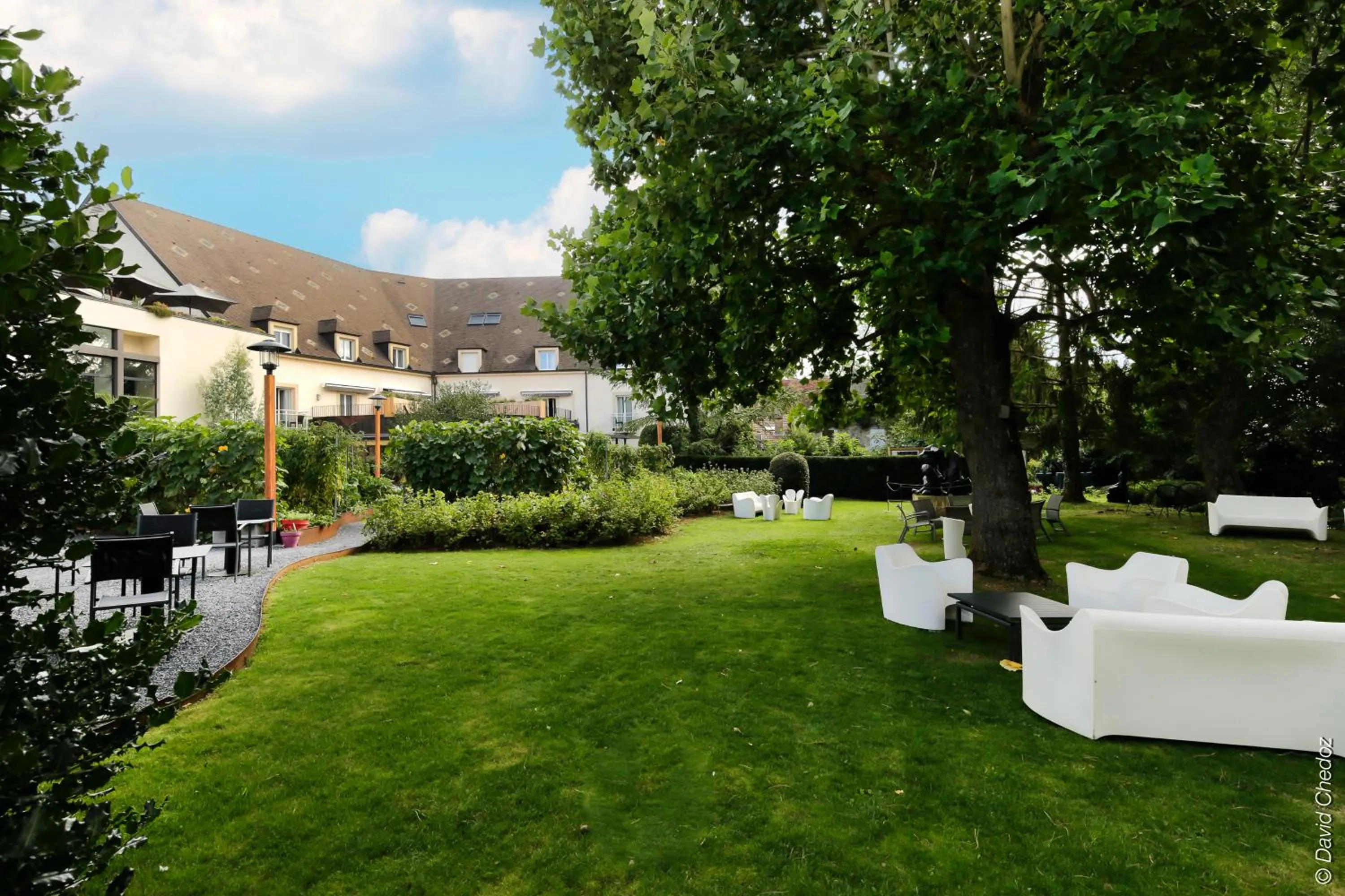 Garden in Le Richebourg Hôtel, Restaurant & Spa