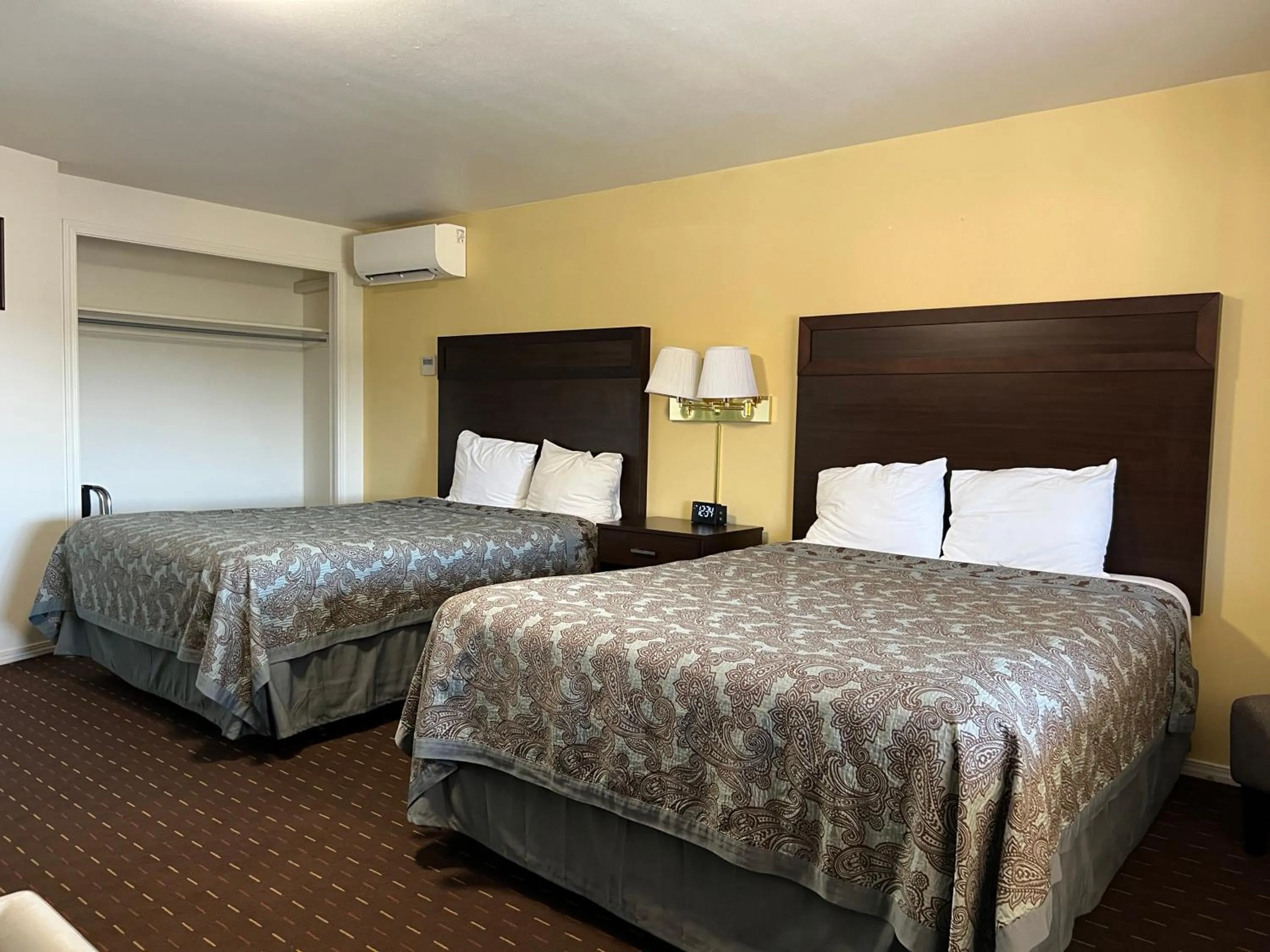 Bedroom, Bed in Port Townsend Inn