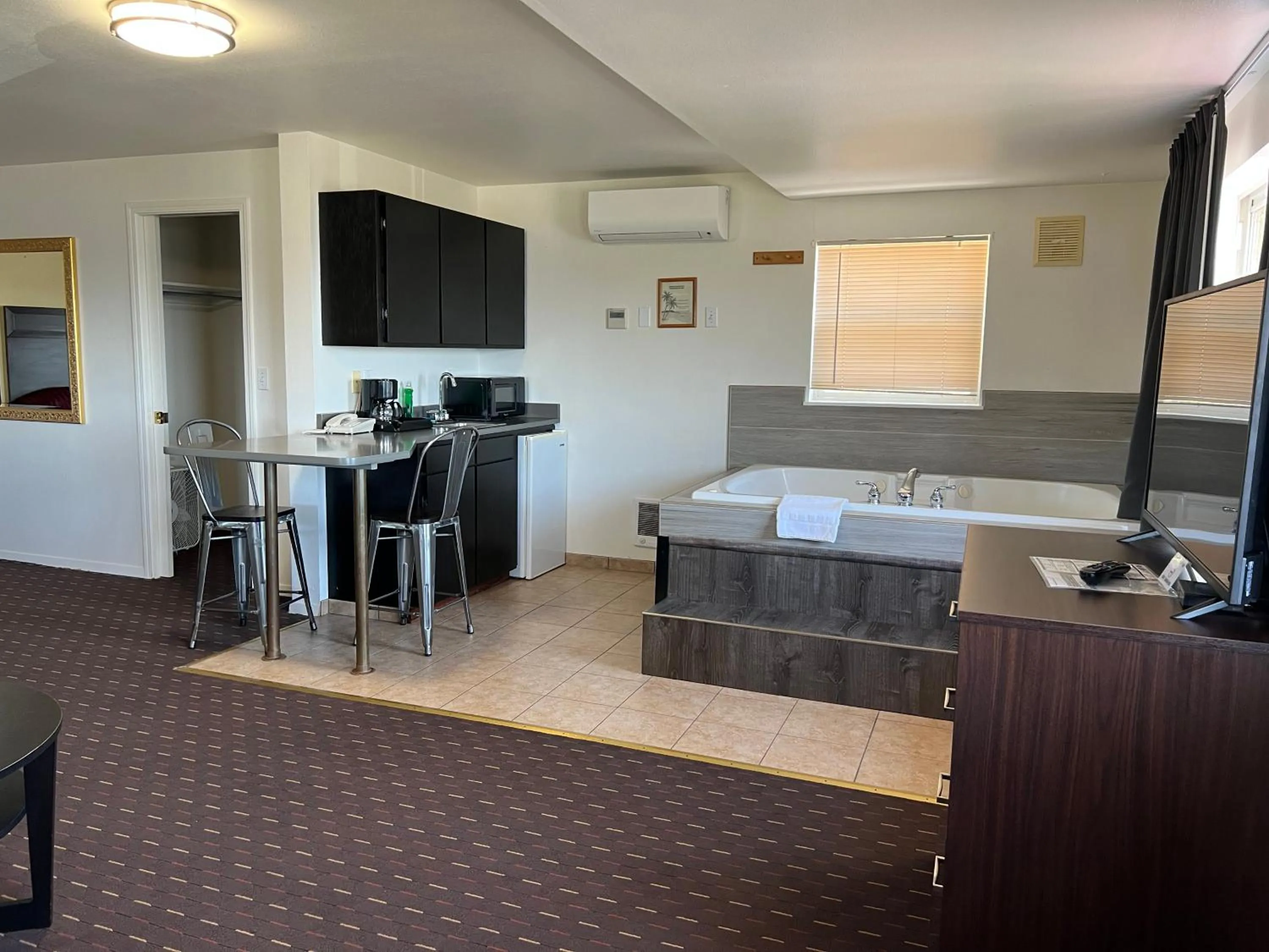 Kitchen or kitchenette in Port Townsend Inn