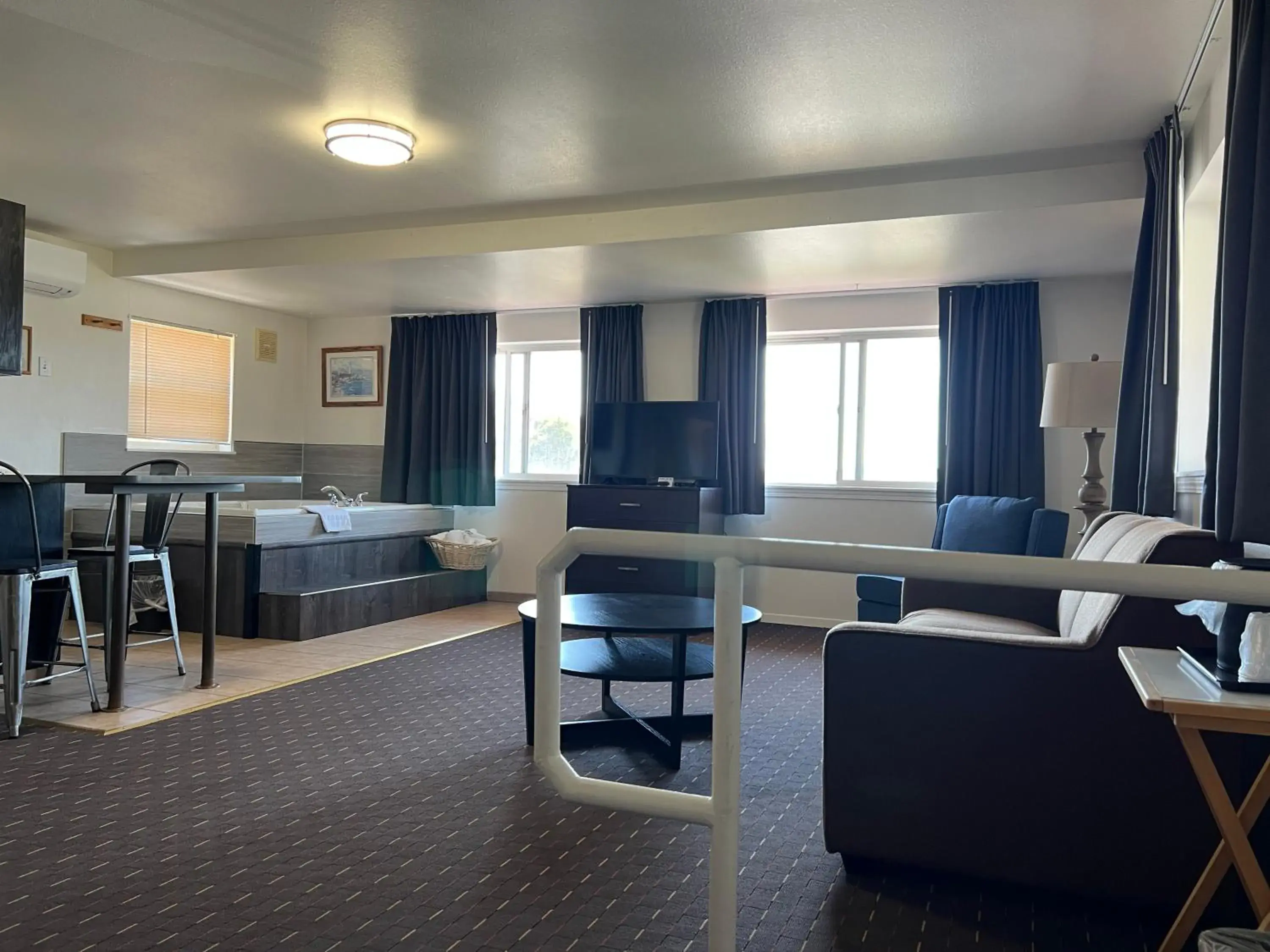 King Suite with Spa Bath - No Pets in Port Townsend Inn King Suite with Spa Bath - No Pets in Port Townsend Inn