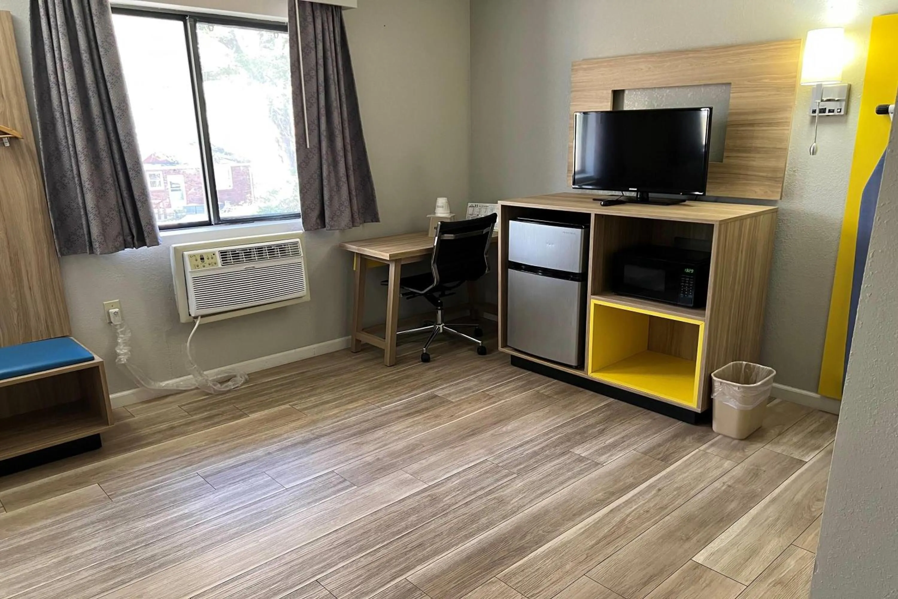 Photo of the whole room in Days Inn by Wyndham Warrensburg