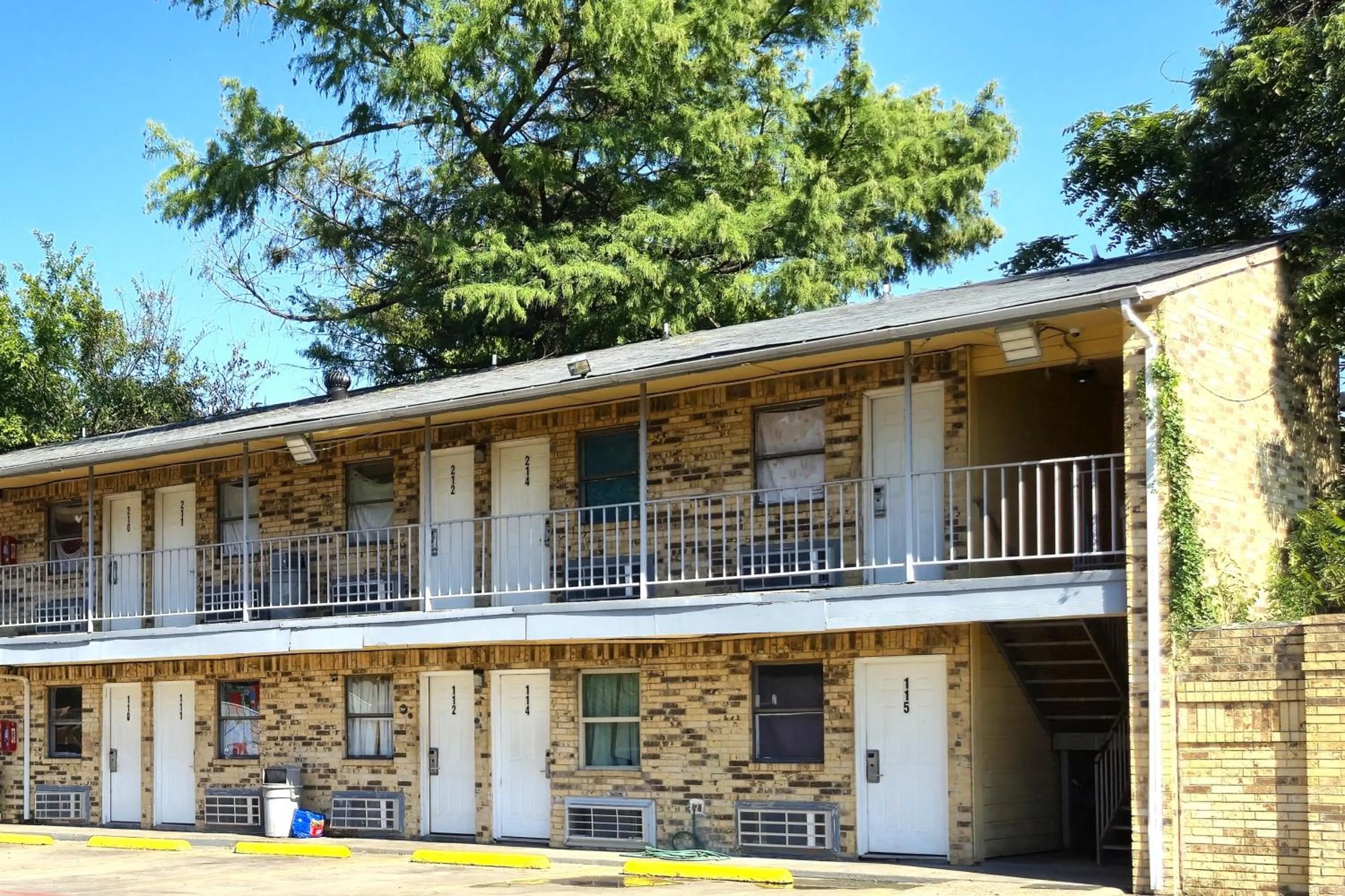 Property building in Mi Amor Inn & Suites by Hotel O Dallas Tx Hwy 352