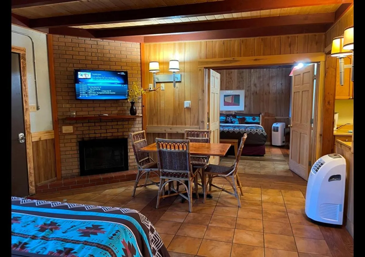 West Winds Lodge