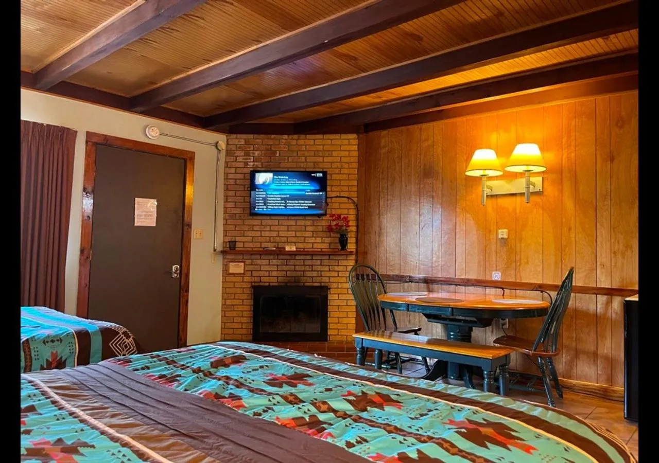 Bed in West Winds Lodge