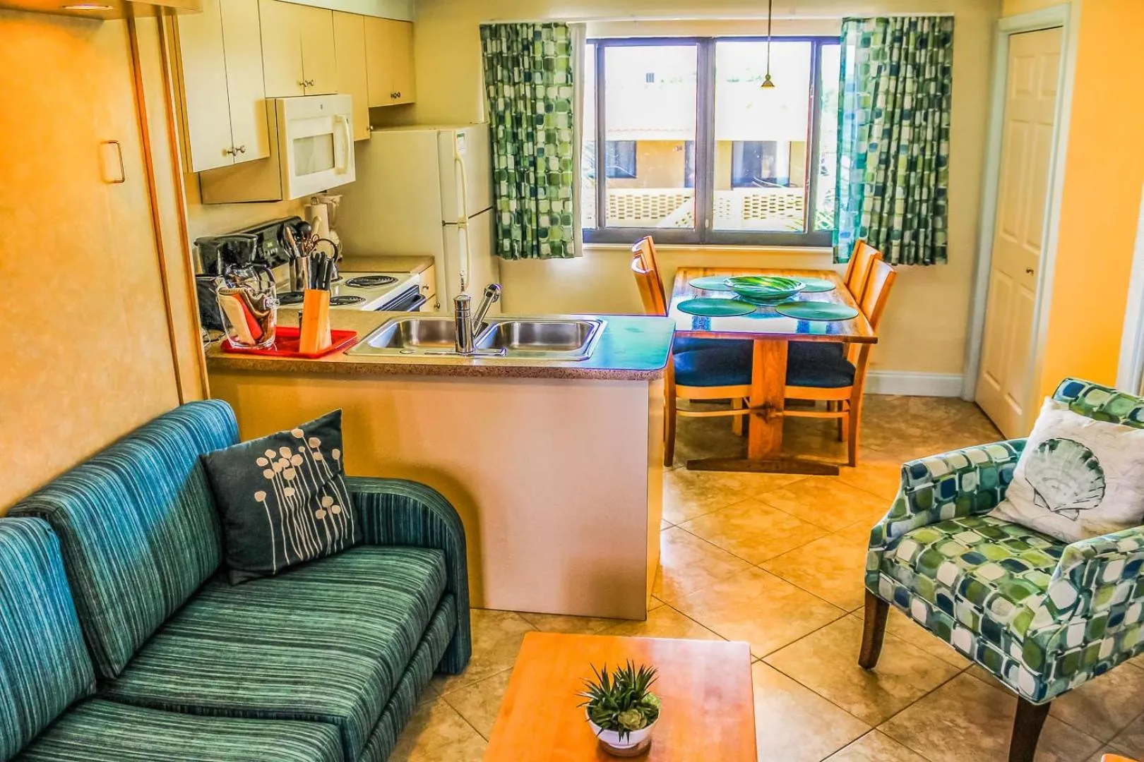 Kitchen or kitchenette in Hollywood Sands Resort