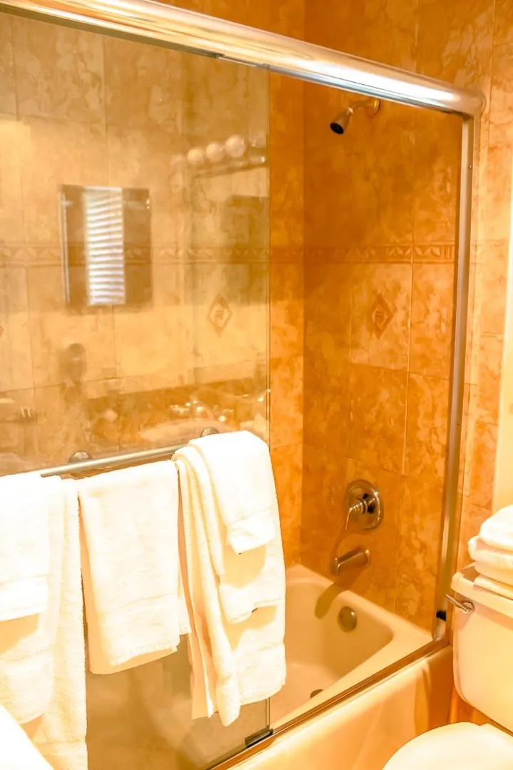 Shower in Hollywood Sands Resort