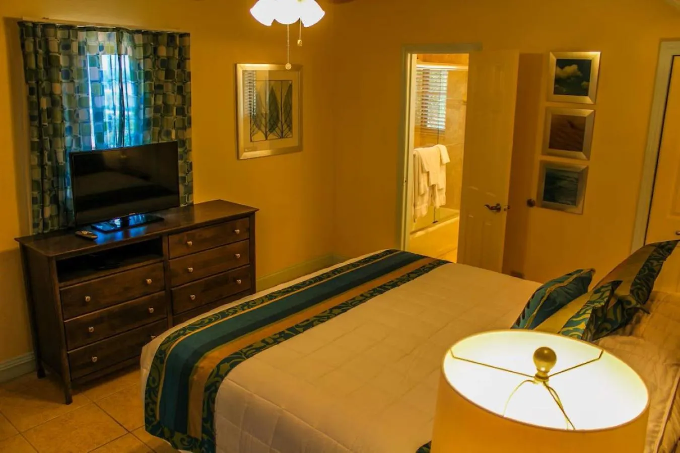 Bed in Hollywood Sands Resort