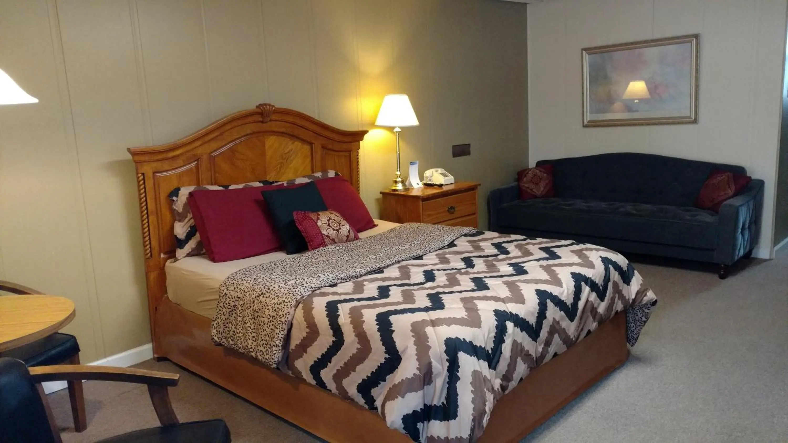 Bed in Five Star Inn - Maggie Valley