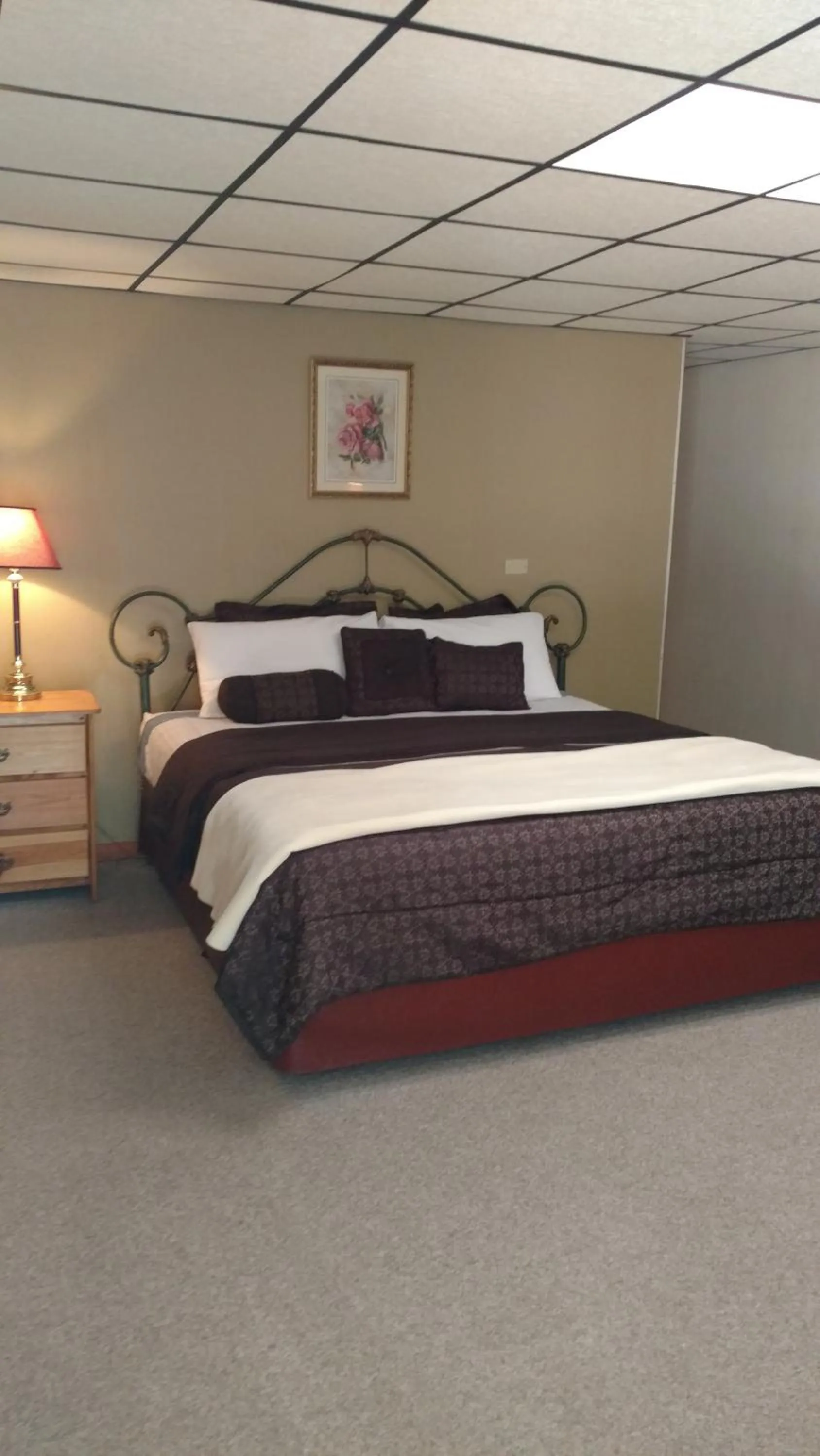 Bed in Five Star Inn - Maggie Valley