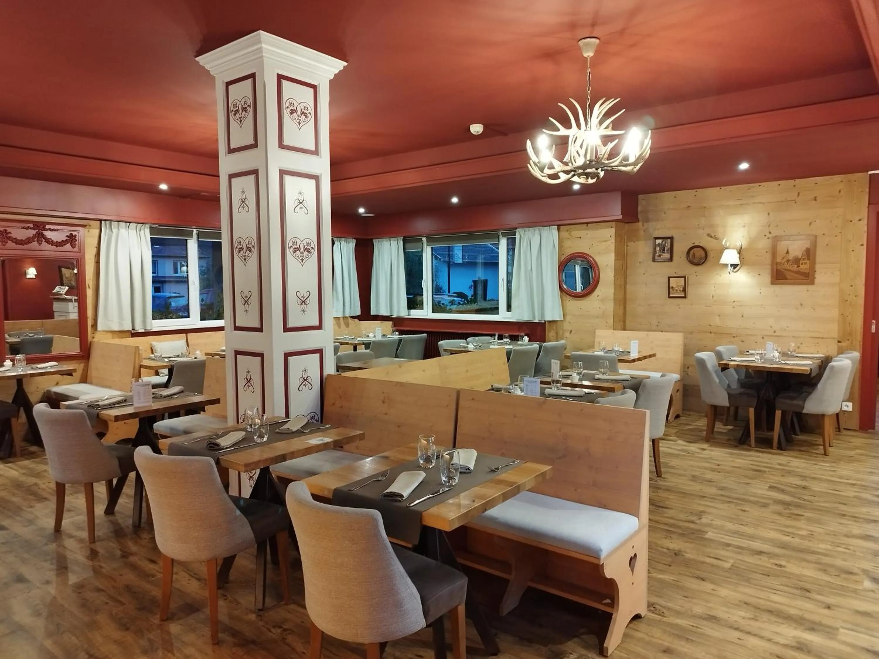 Restaurant/places to eat in Hôtel Restaurant Le Kastelberg, The Originals Boutique