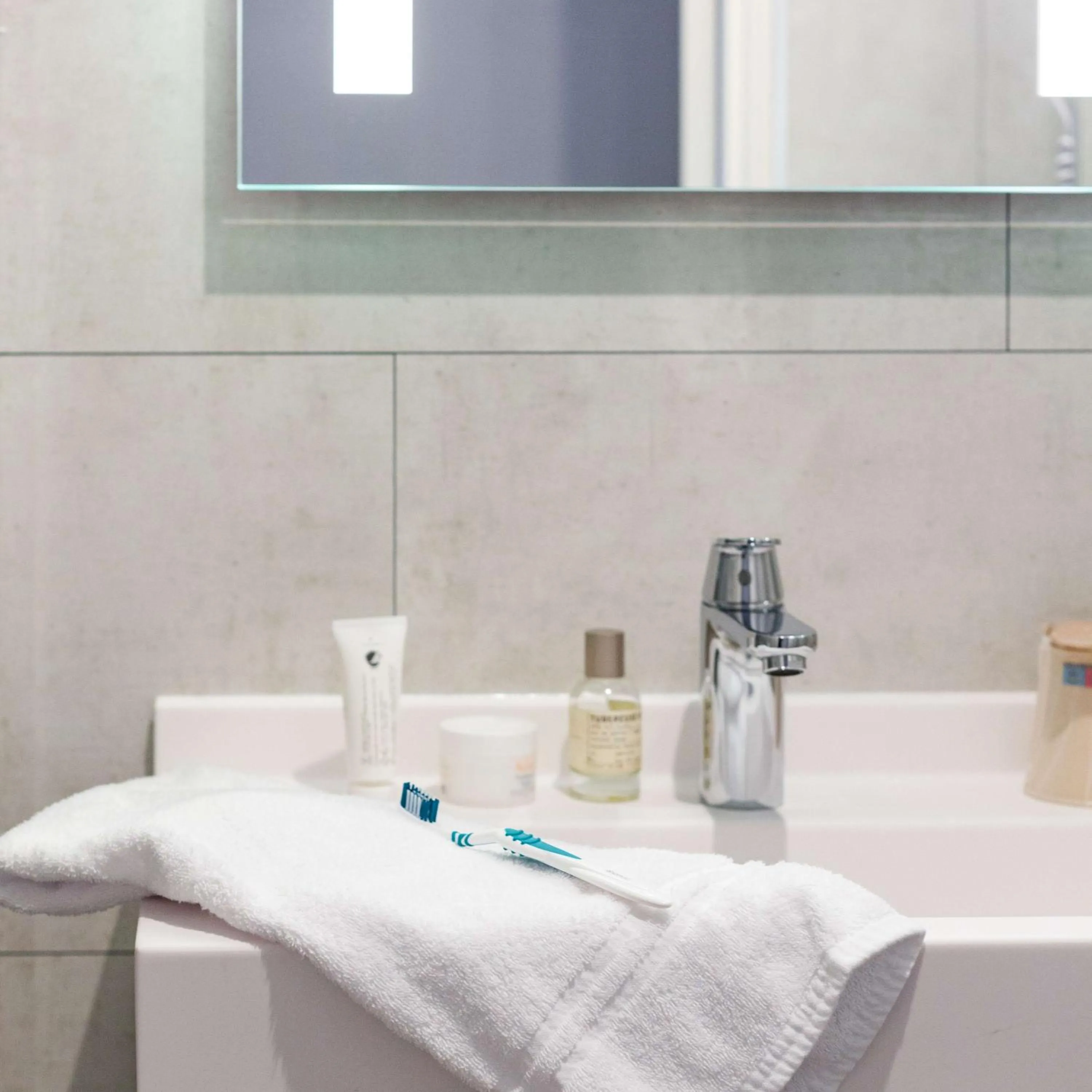 Bathroom in Best Western Mulhouse Salvator Centre