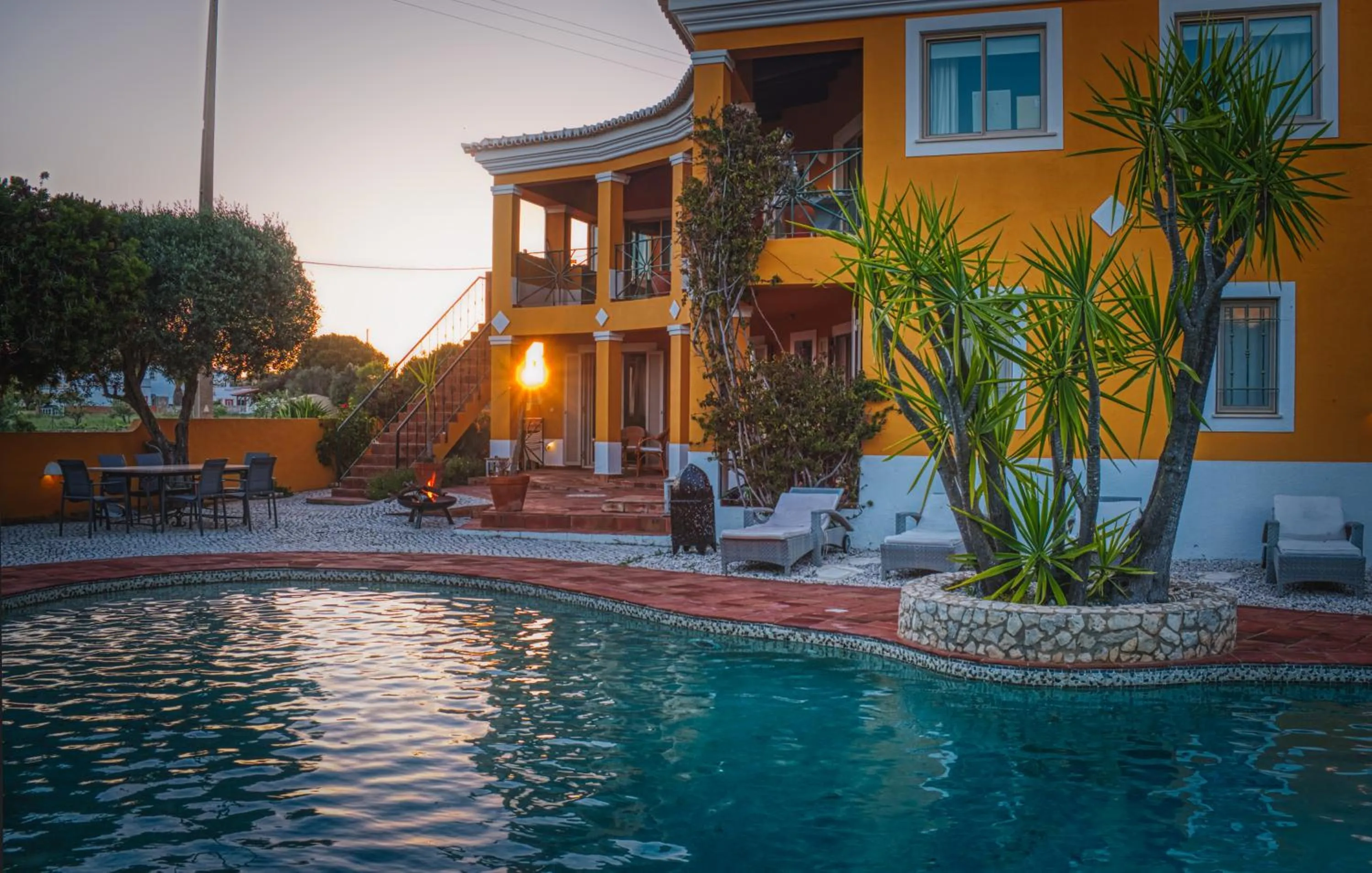 Moonshine Guest House with private studios and private cottage