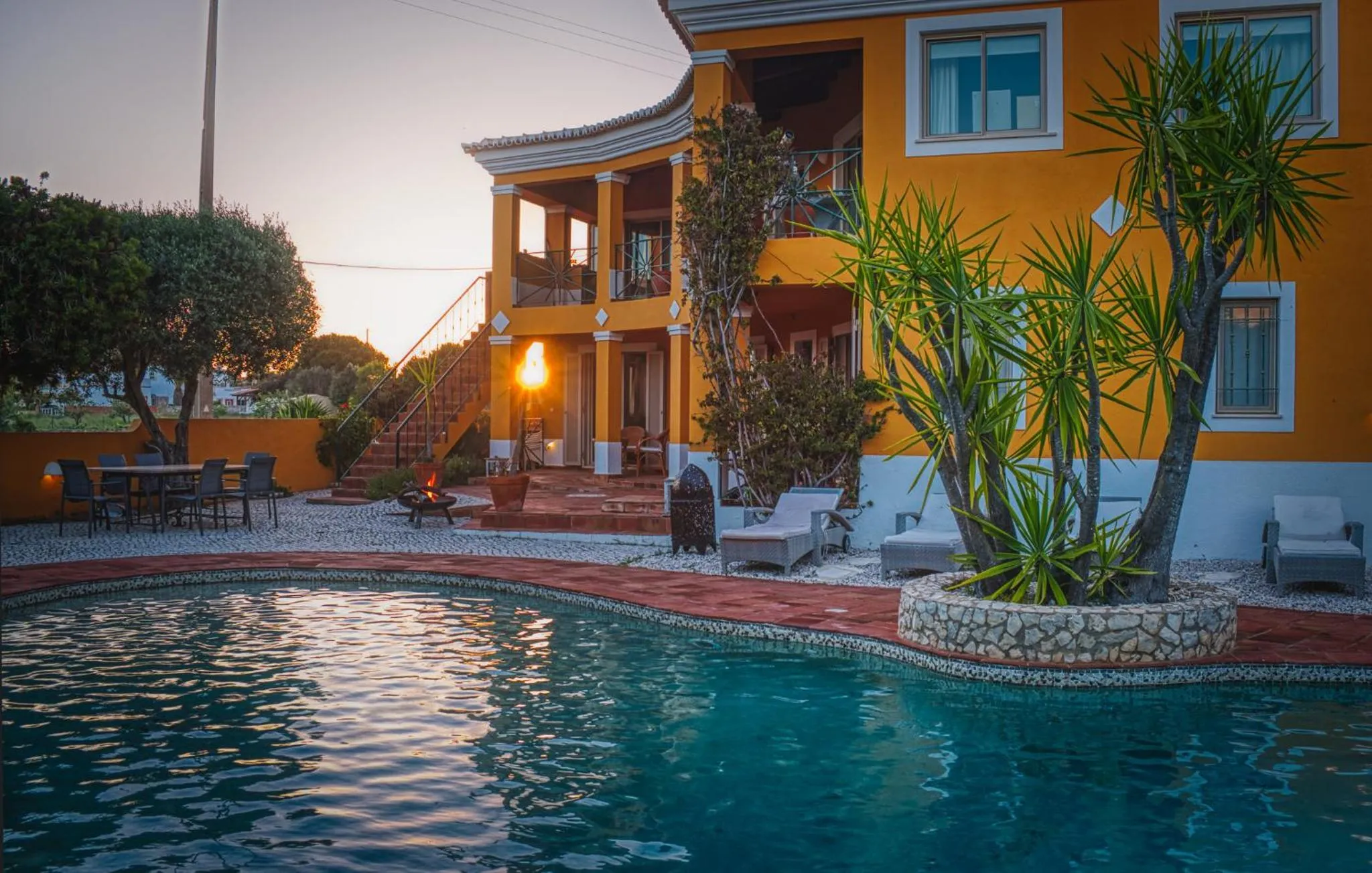 Moonshine Guest House with private studios and private cottage