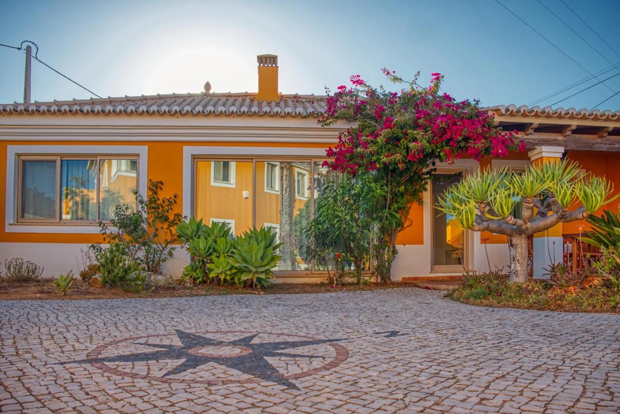 Moonshine Guest House with private studios and private cottage