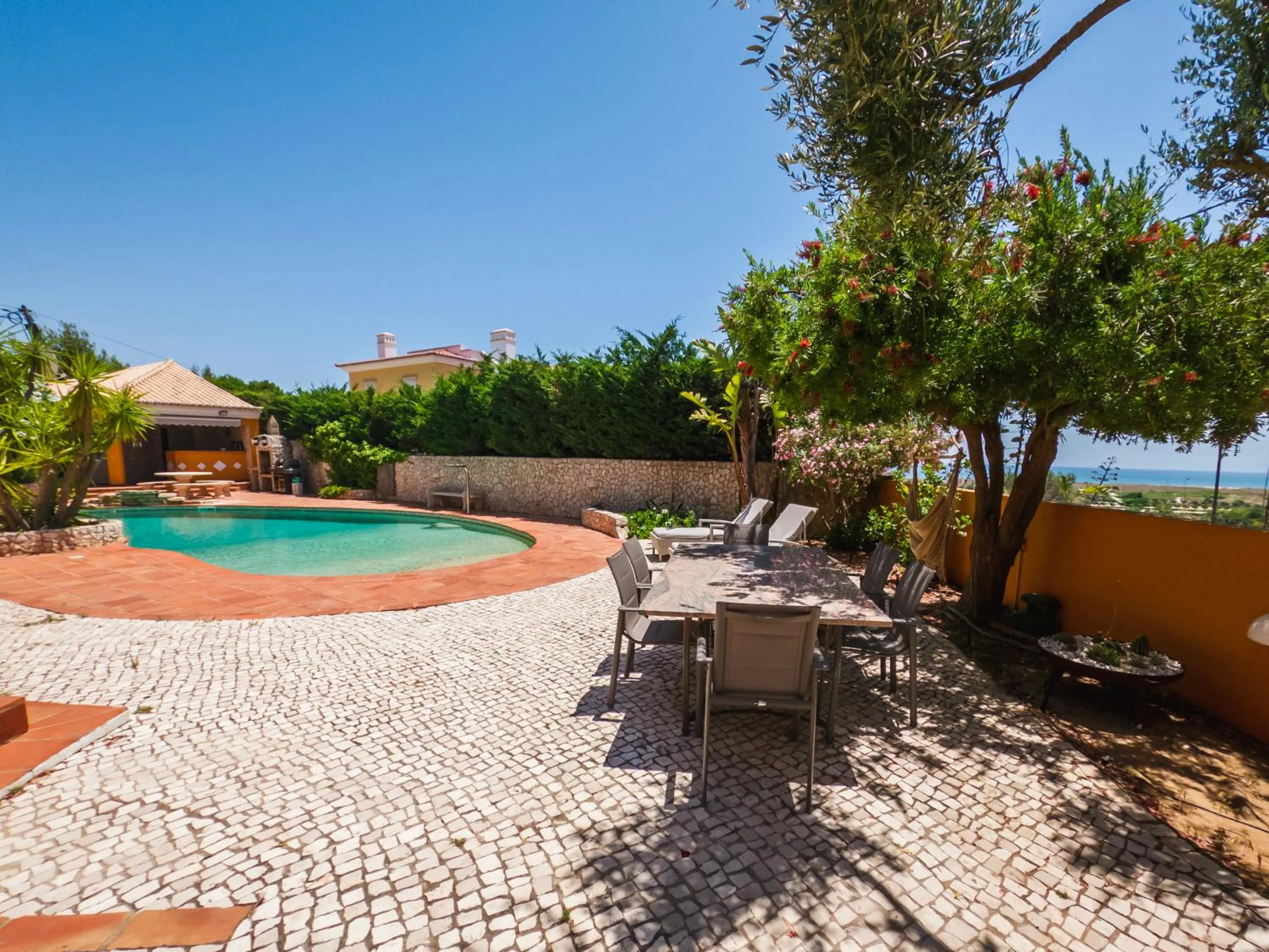 Moonshine Guest House with private studios and private cottage