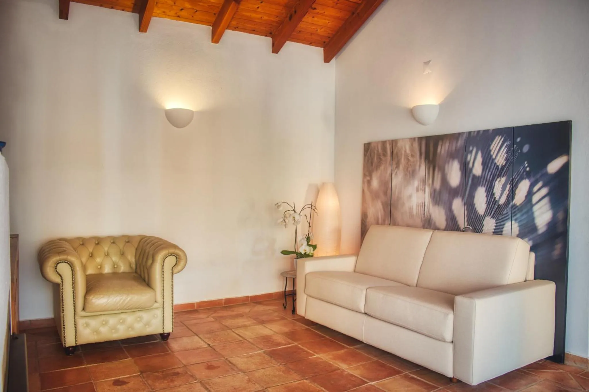 Moonshine Guest House with private studios and private cottage