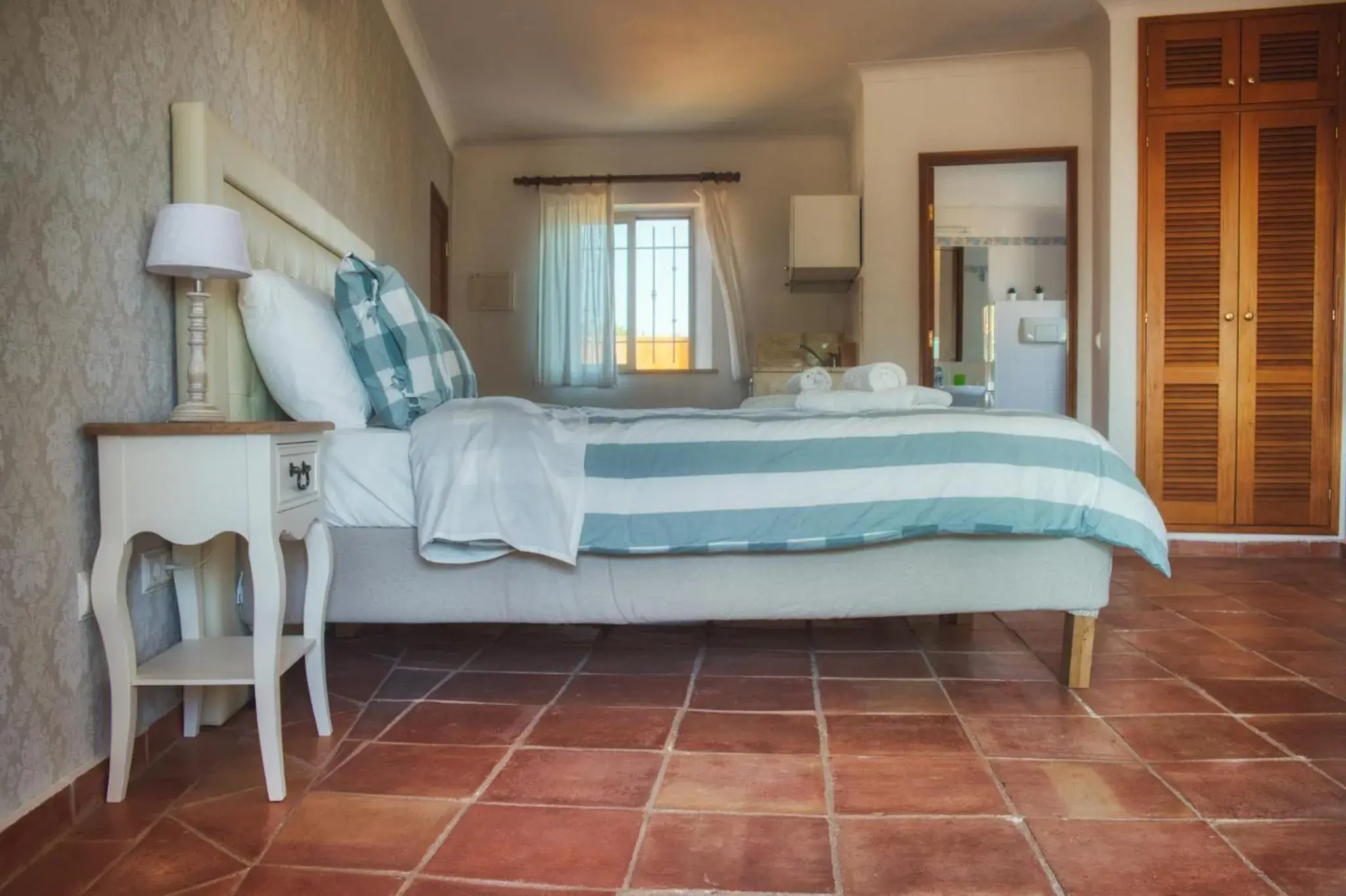 Deluxe Double Room with Sea View in Moonshine Guest House with private studios and private cottage Deluxe Double Room with Sea View in Moonshine Guest House with private studios and private cottage