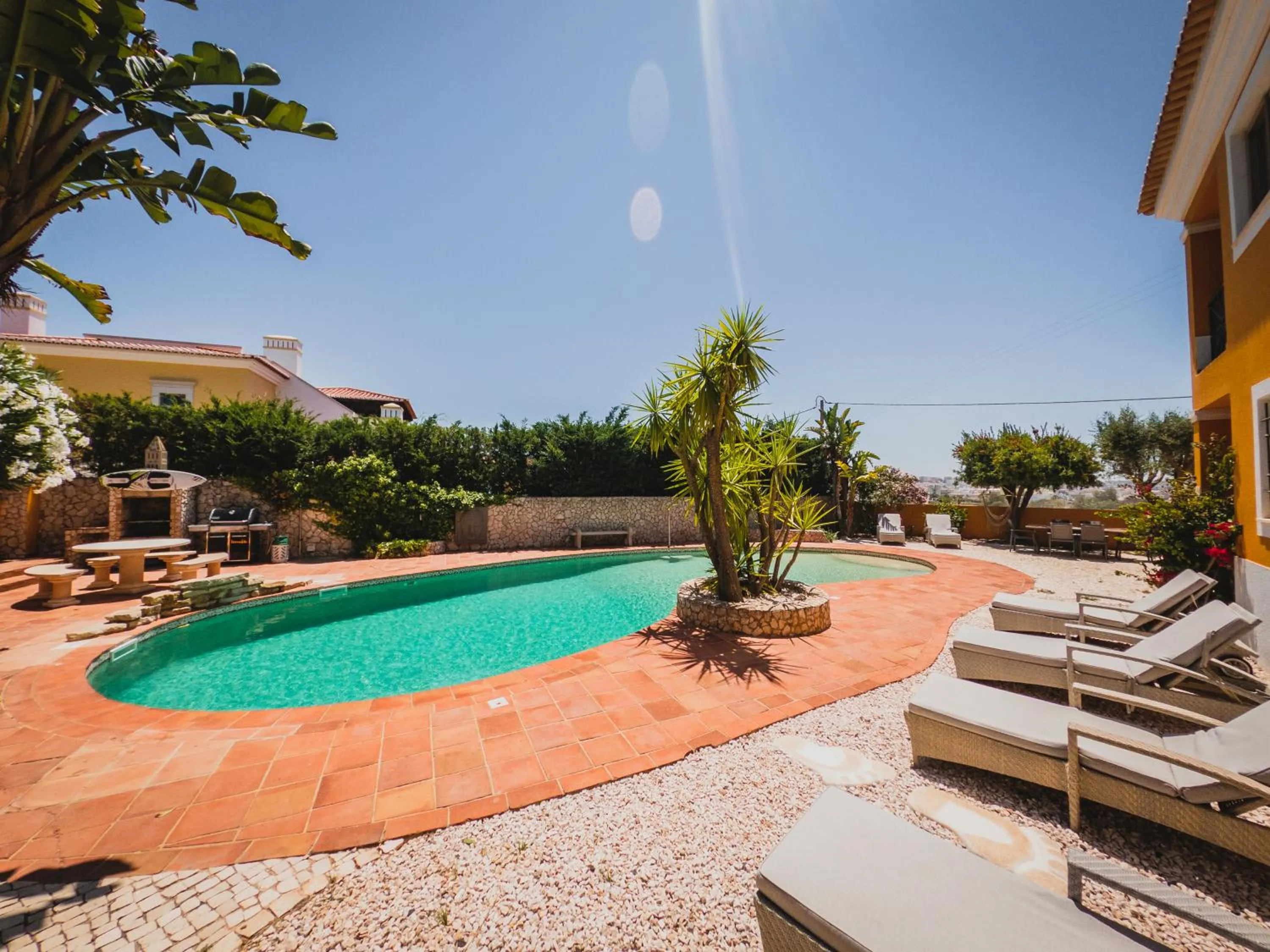 Moonshine Guest House with private studios and private cottage