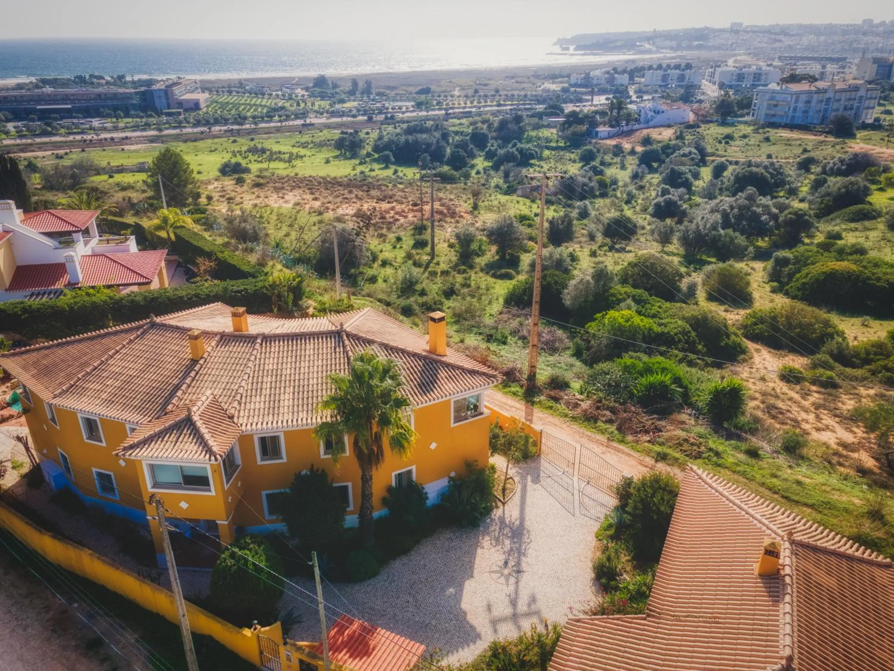 Moonshine Guest House with private studios and private cottage