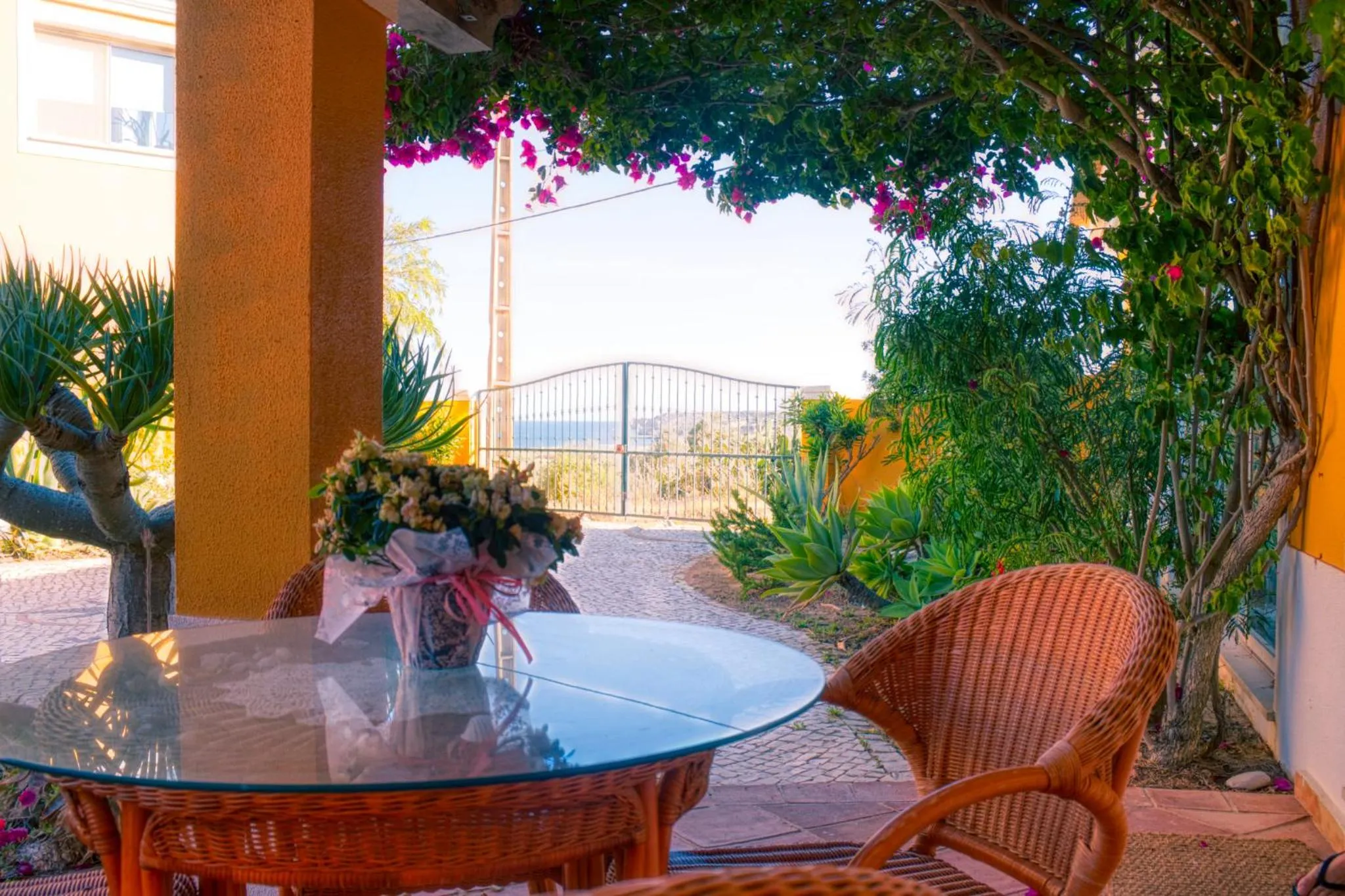 Moonshine Guest House with private studios and private cottage