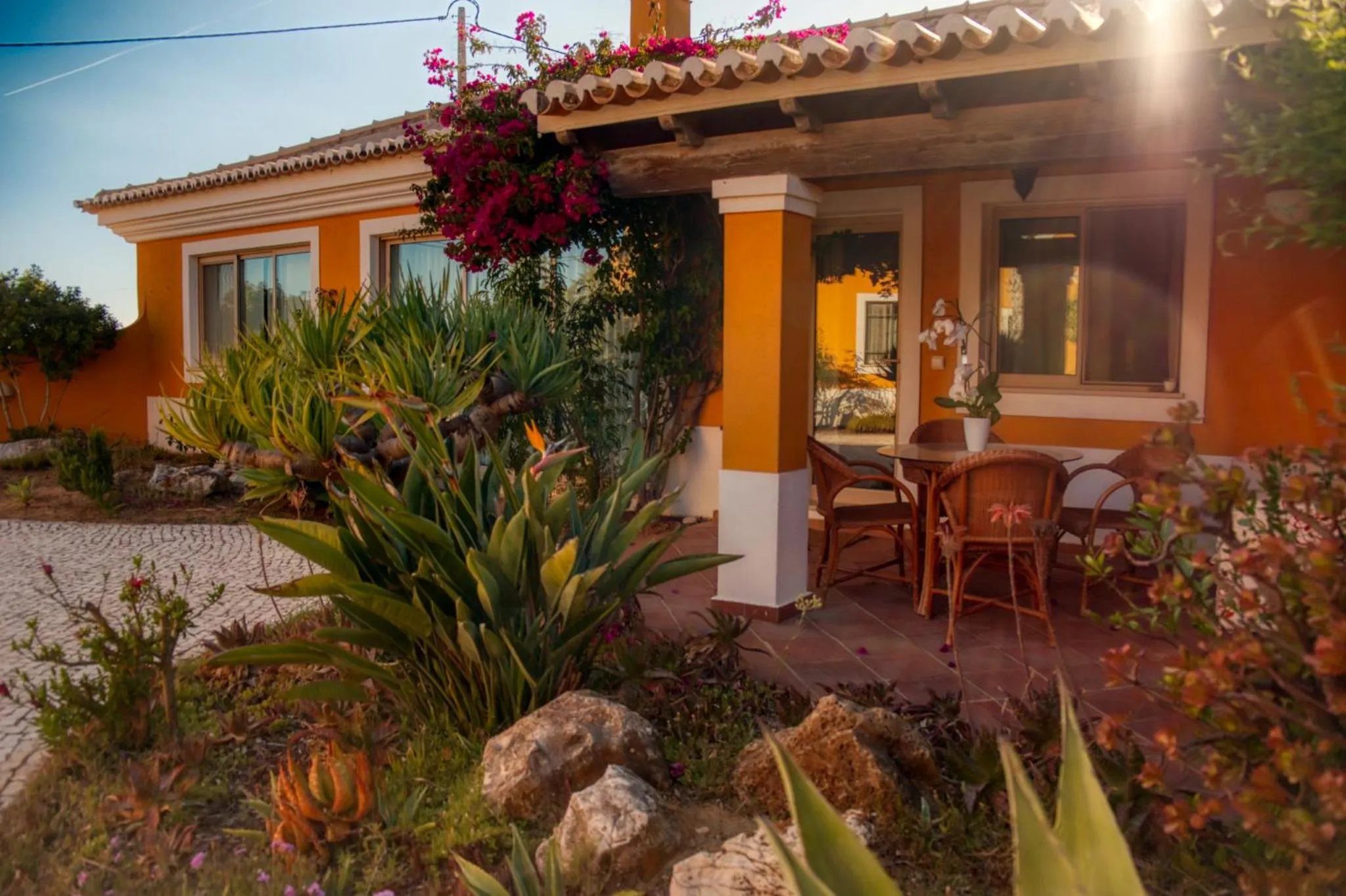 Moonshine Guest House with private studios and private cottage