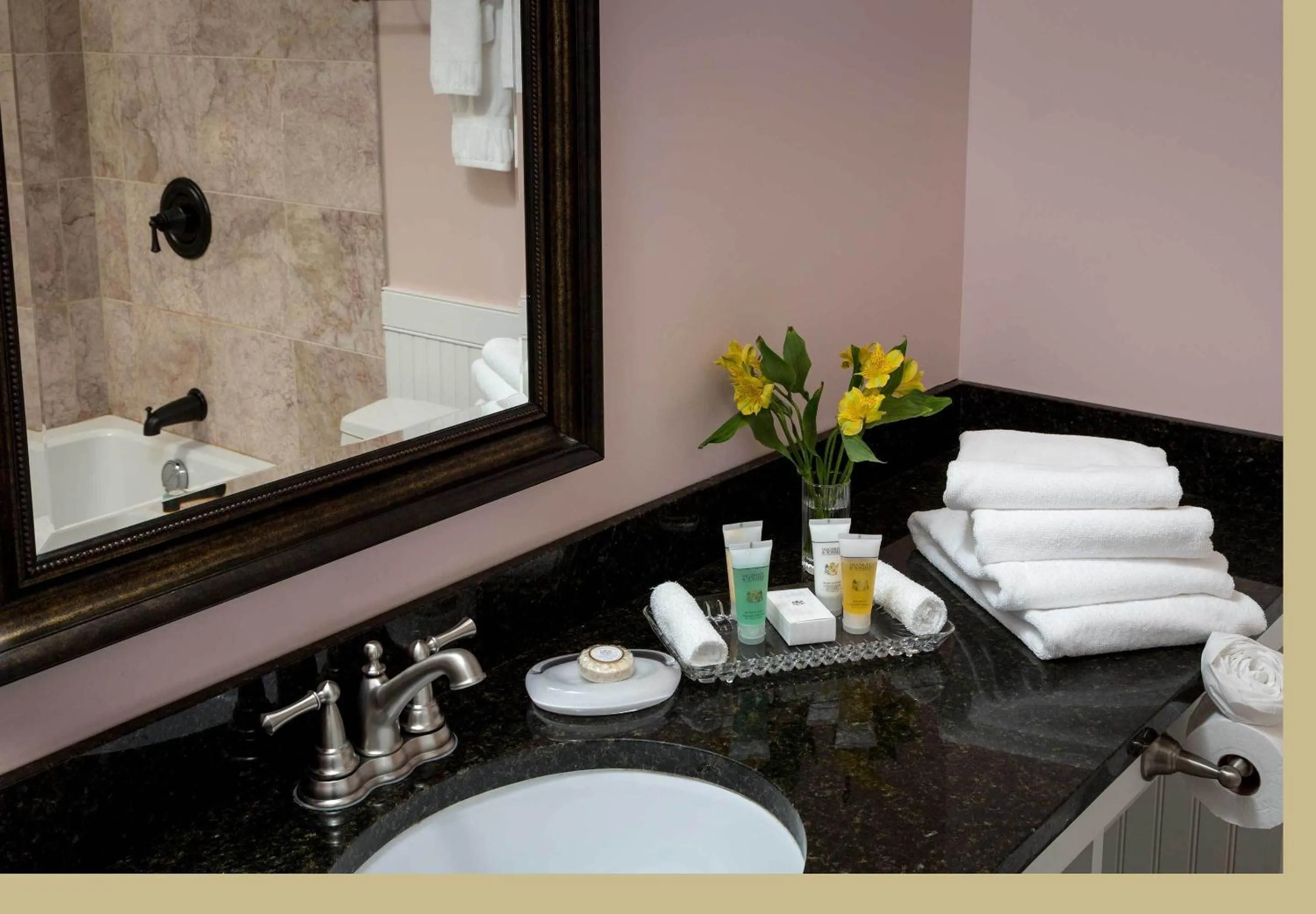 Bathroom in Lord Camden Inn