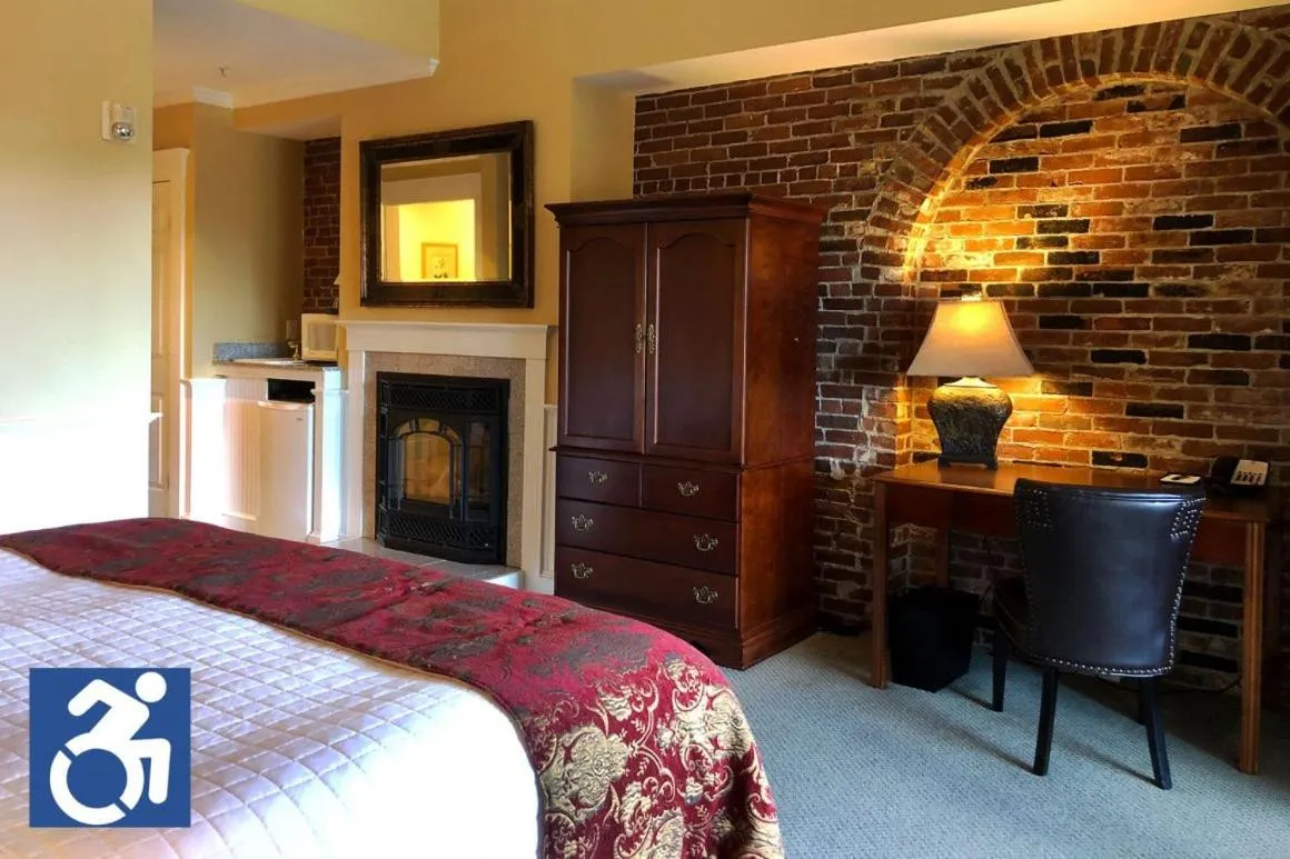 Bed in Lord Camden Inn