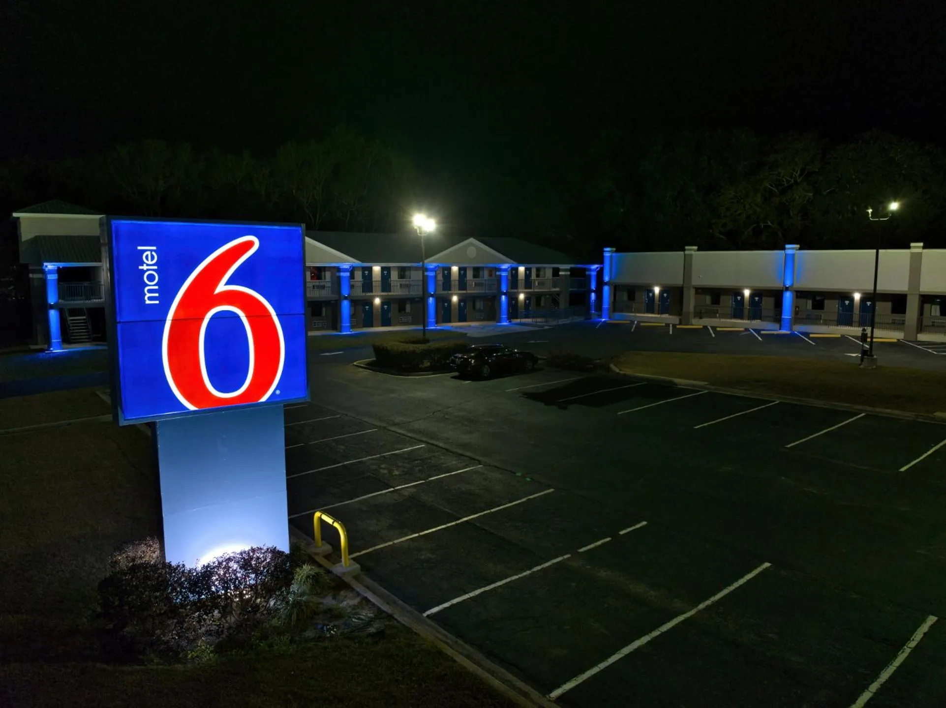 Property building in Motel 6-Moultrie, GA