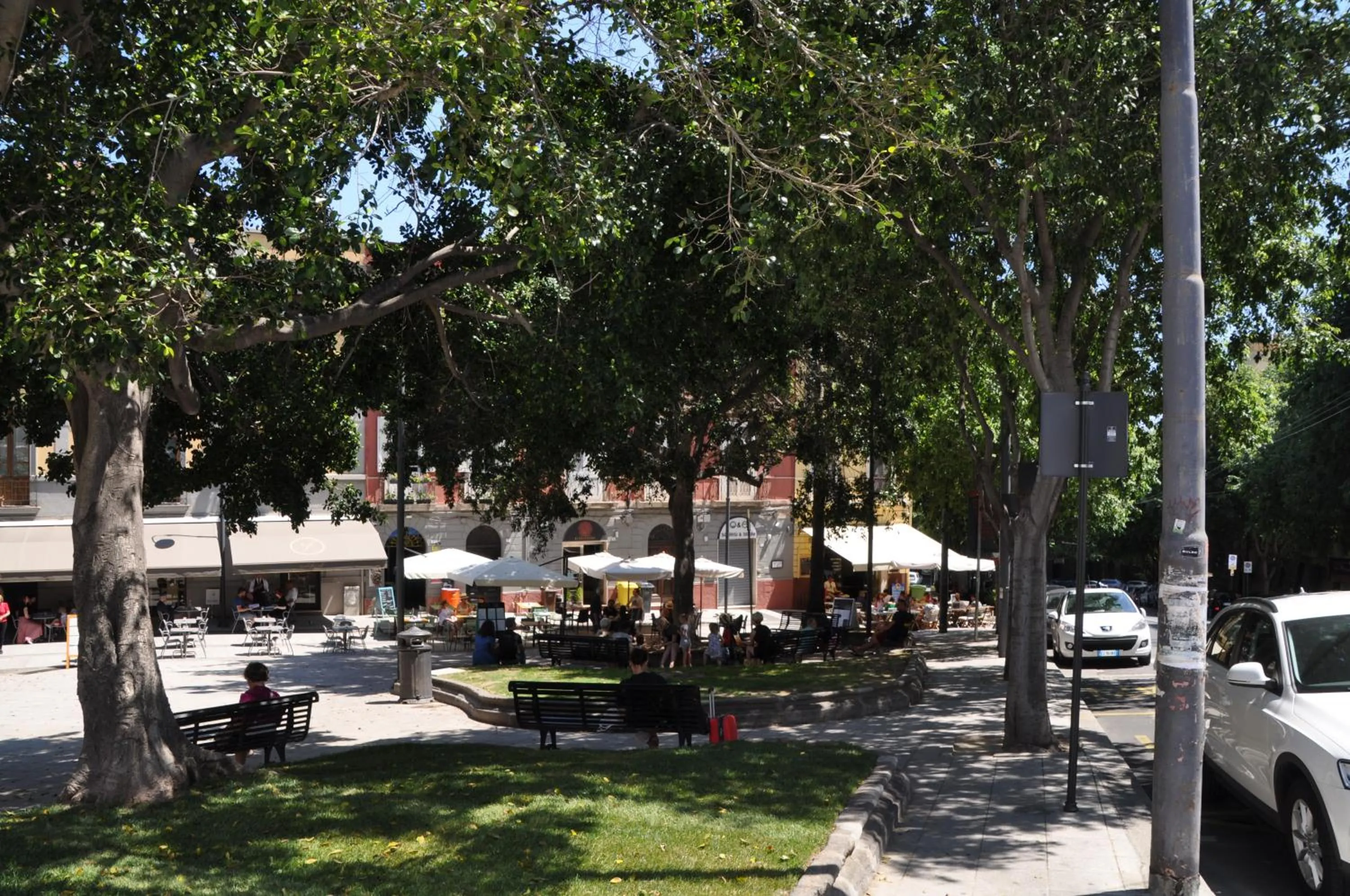 Restaurant/places to eat in EVA LUXURY ROOMS CAGLIARI