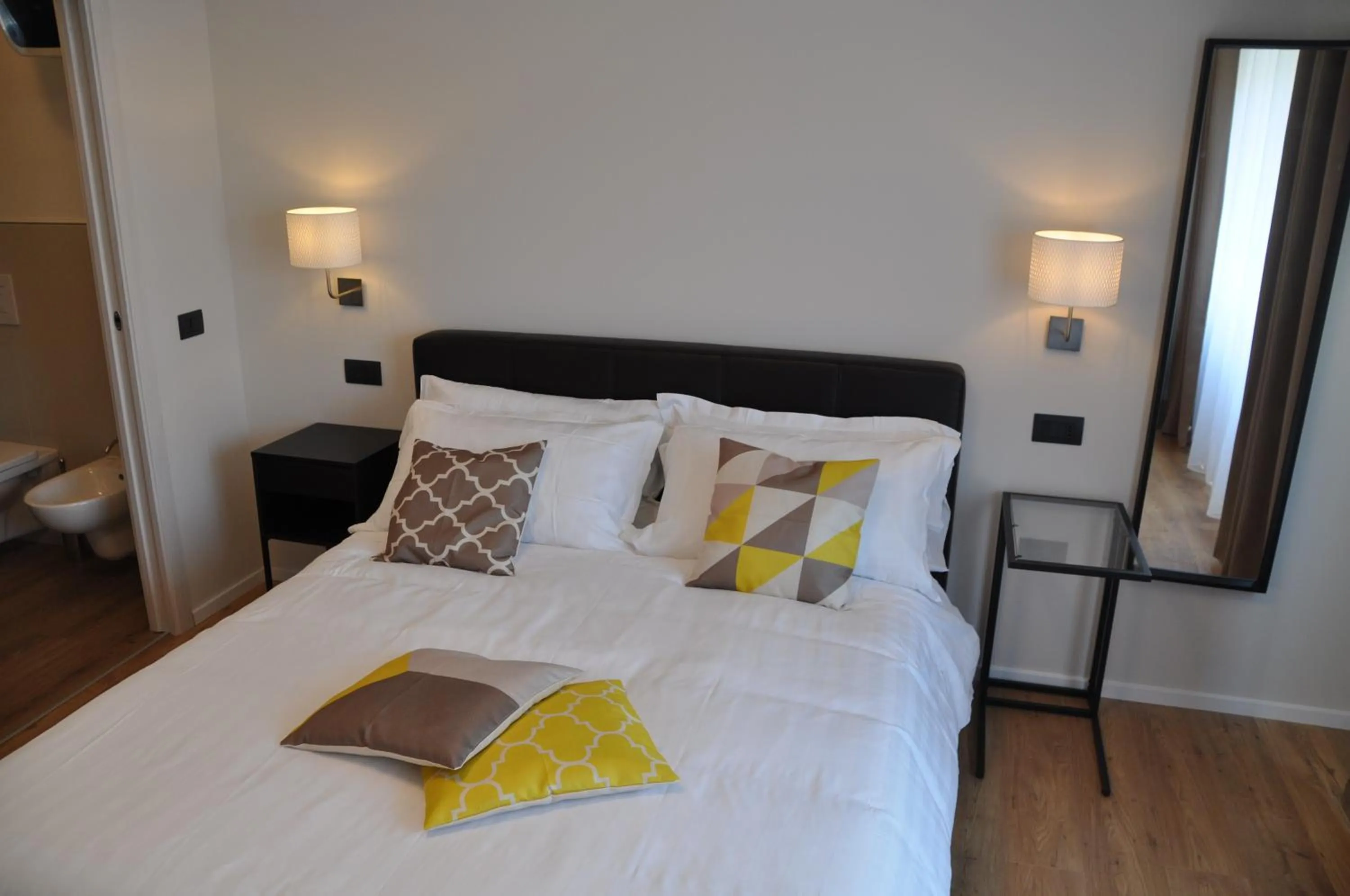 Photo of the whole room, Bed in EVA LUXURY ROOMS CAGLIARI