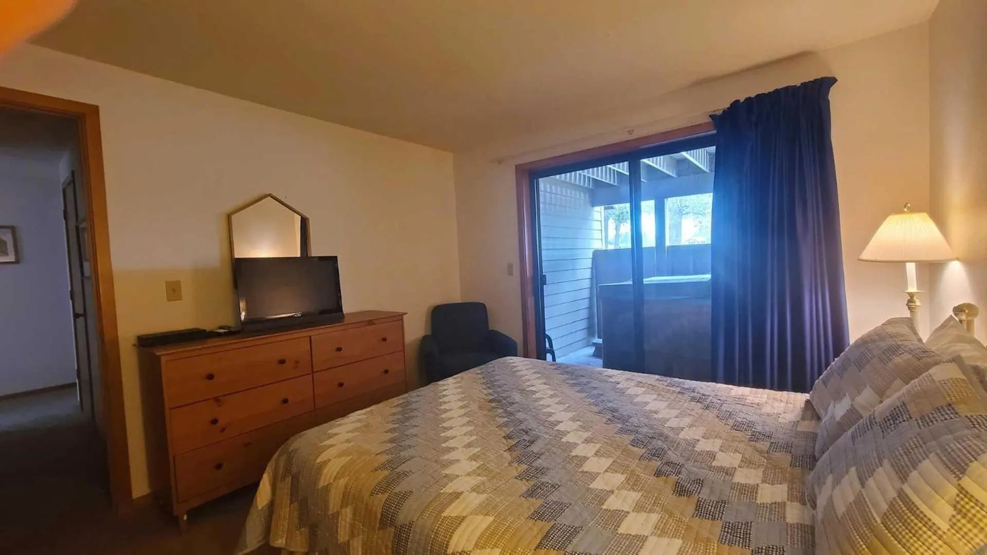 Bed in Fairway Village 32