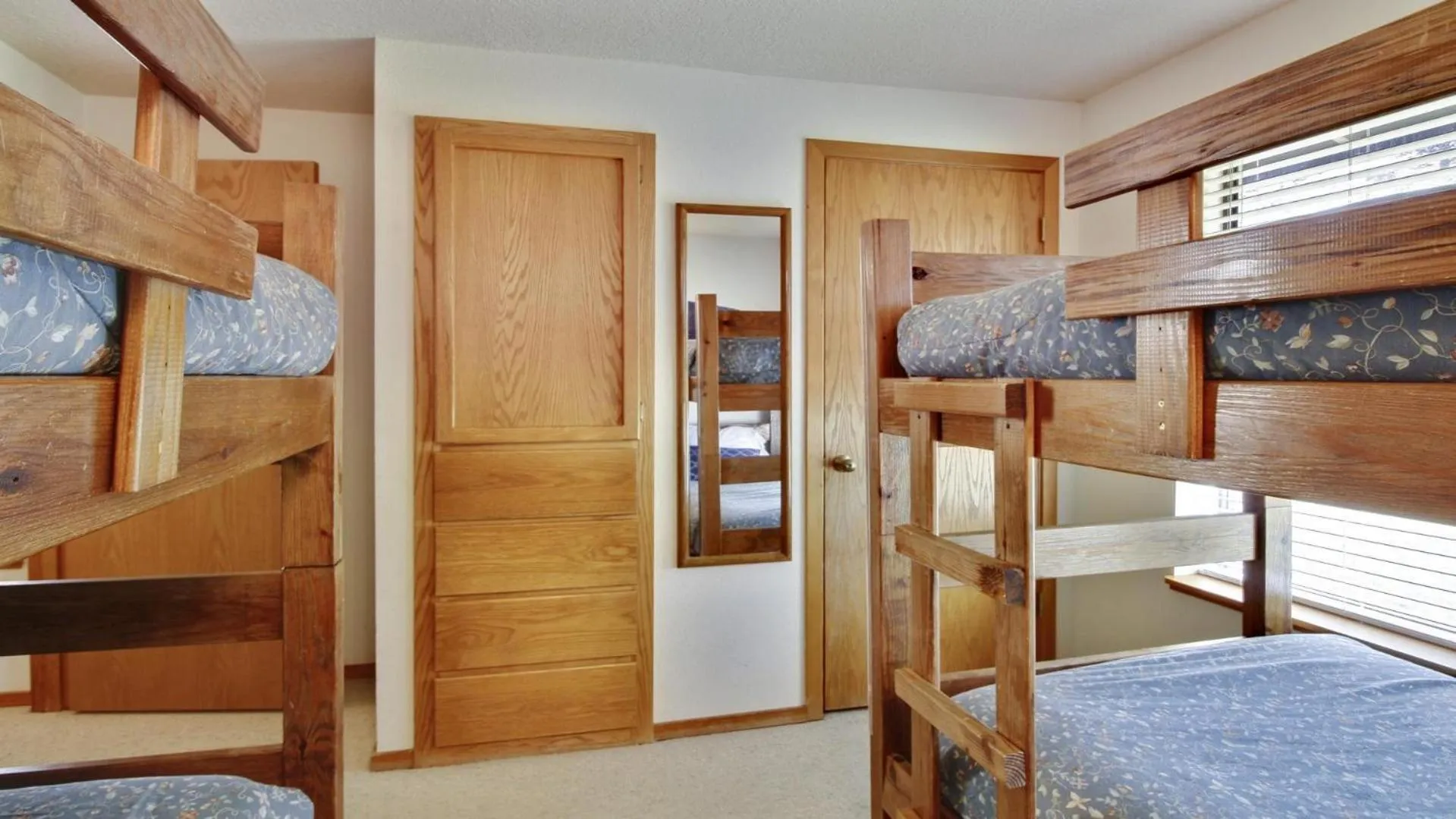 Bed in Fairway Village 32