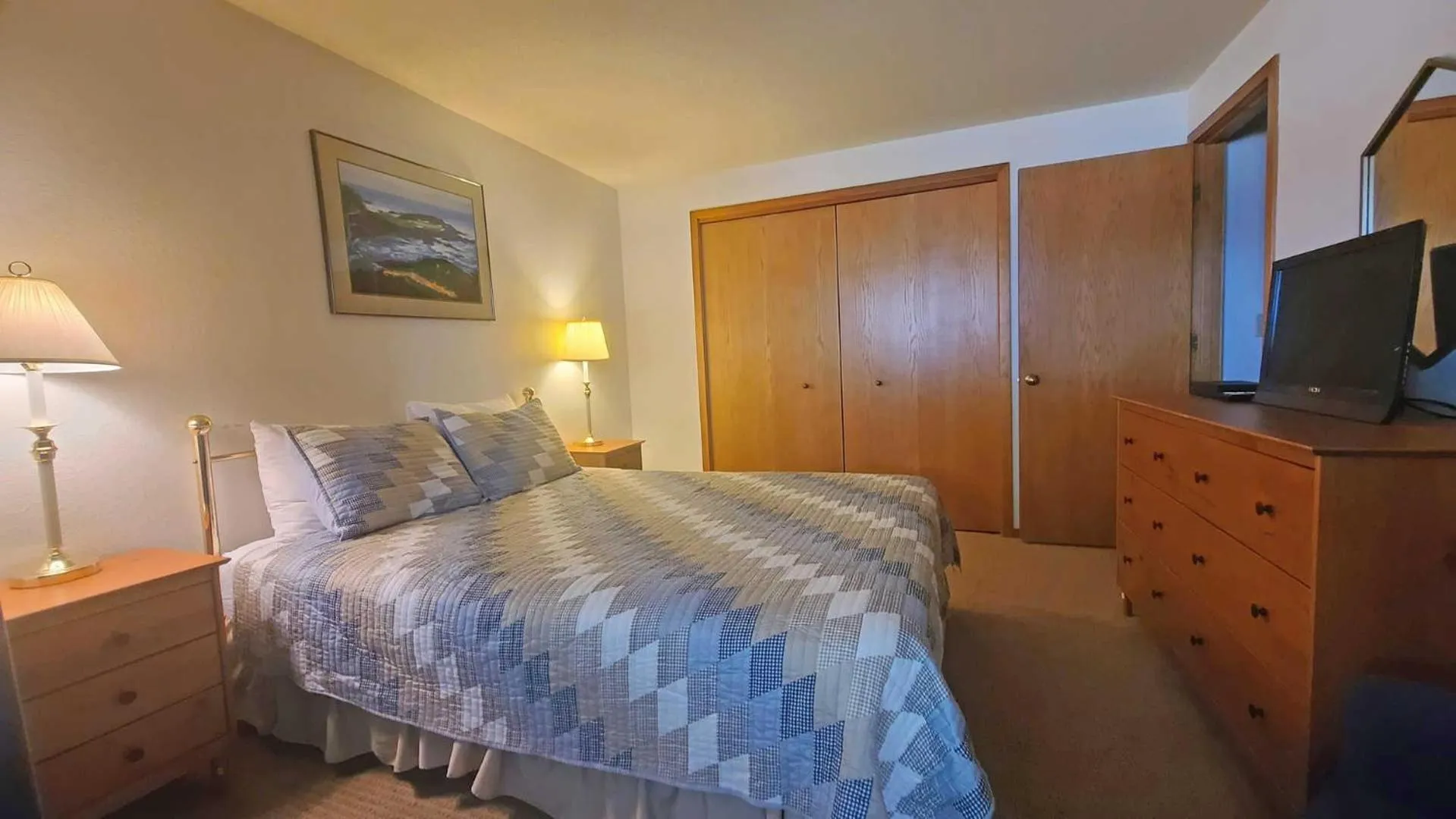 Bed in Fairway Village 32