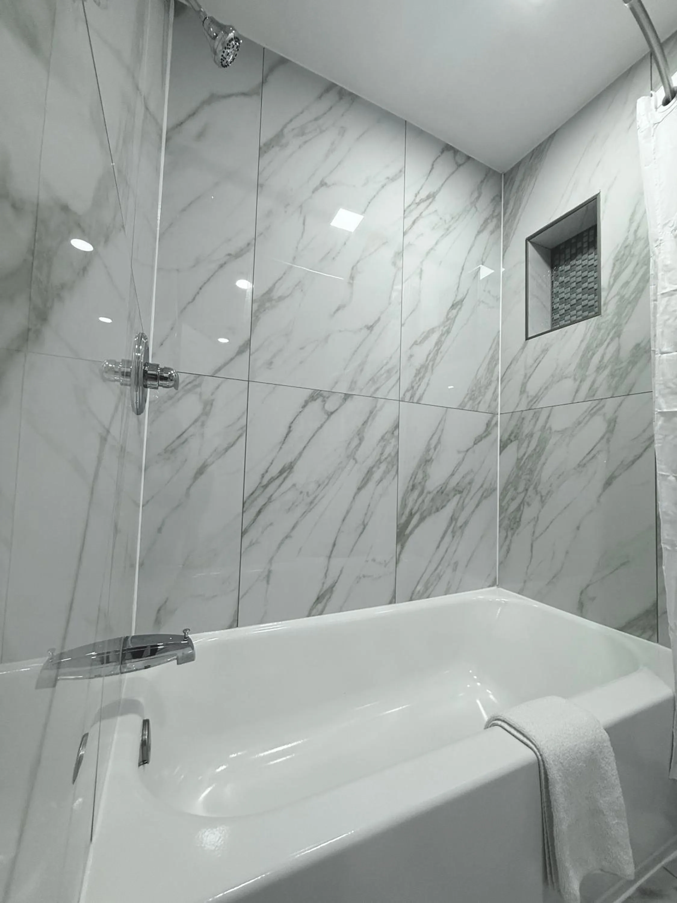 Hometowne Inn & Suites