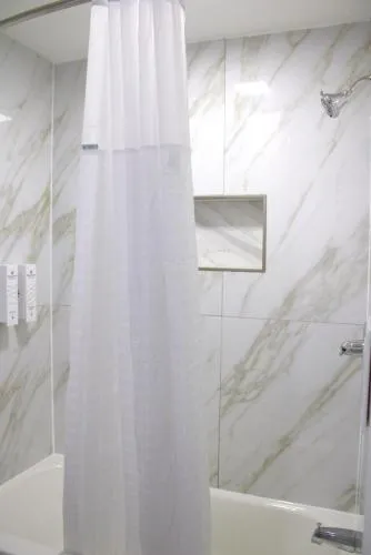 Hometowne Inn & Suites