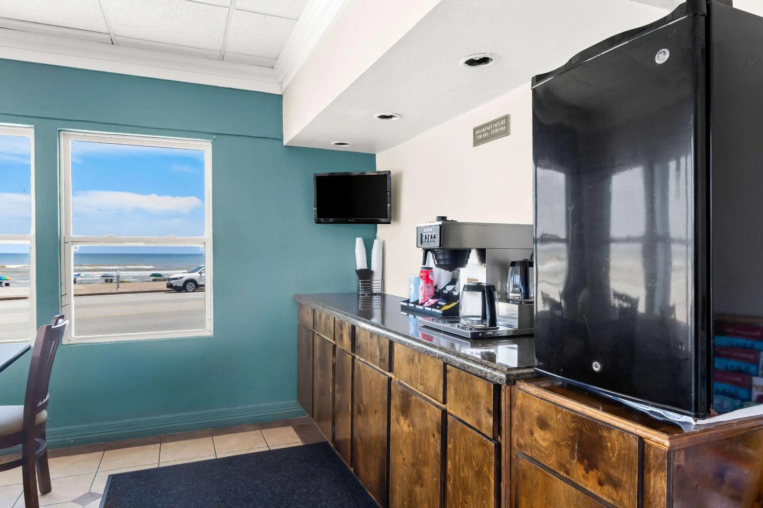 Breakfast in Econo Lodge Galveston Seawall