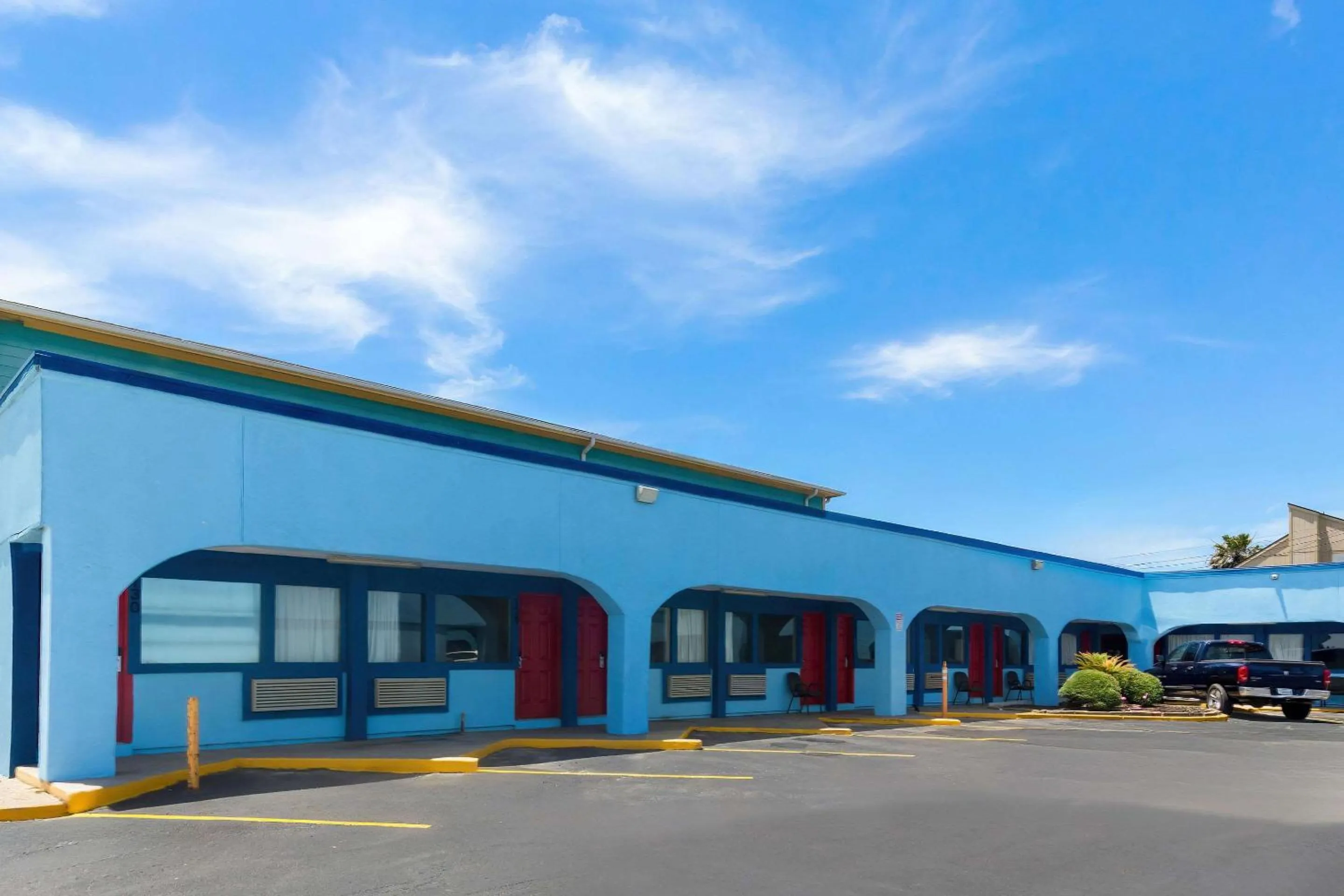 Property building in Econo Lodge Galveston Seawall