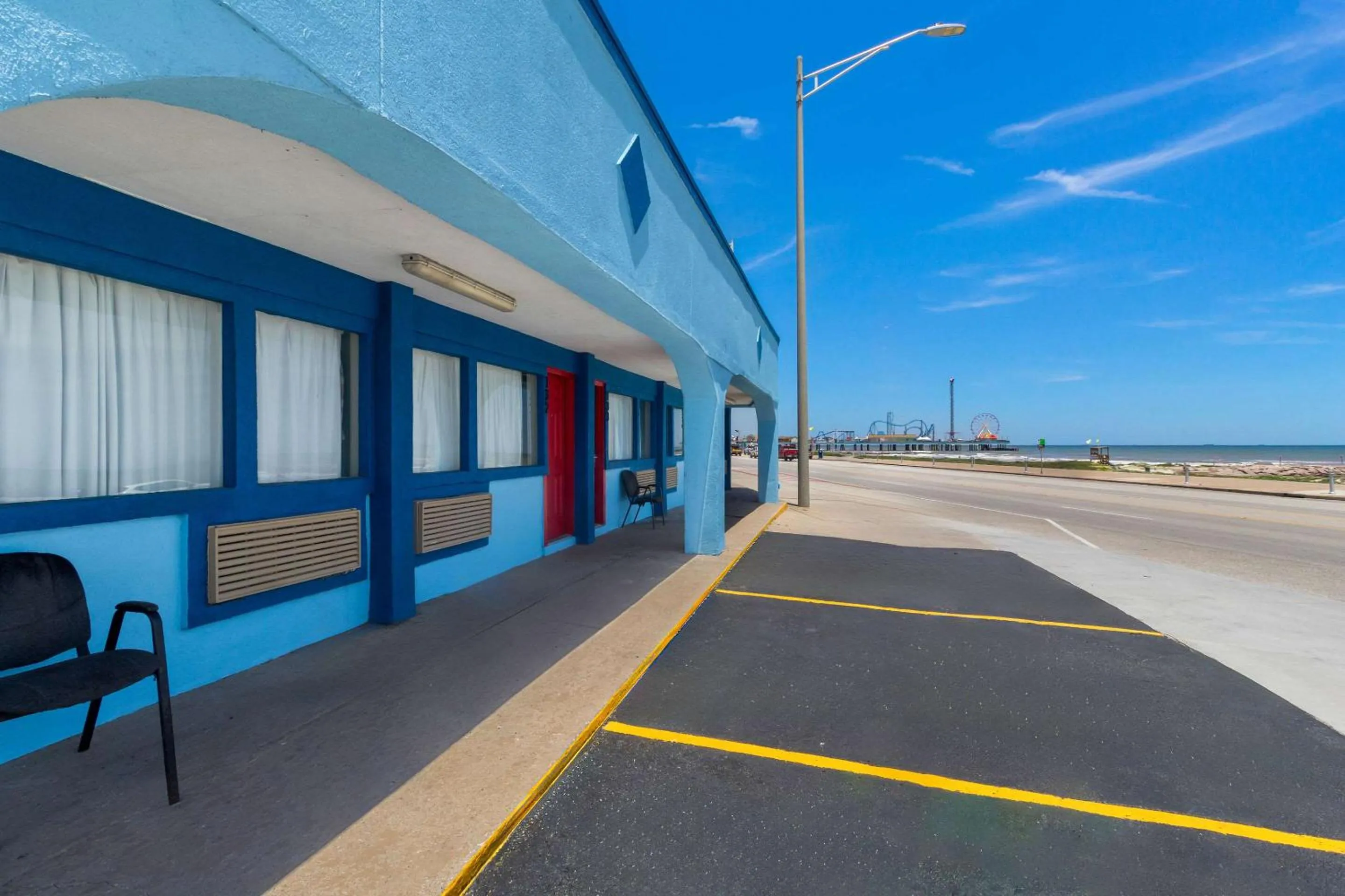 Property building in Econo Lodge Galveston Seawall