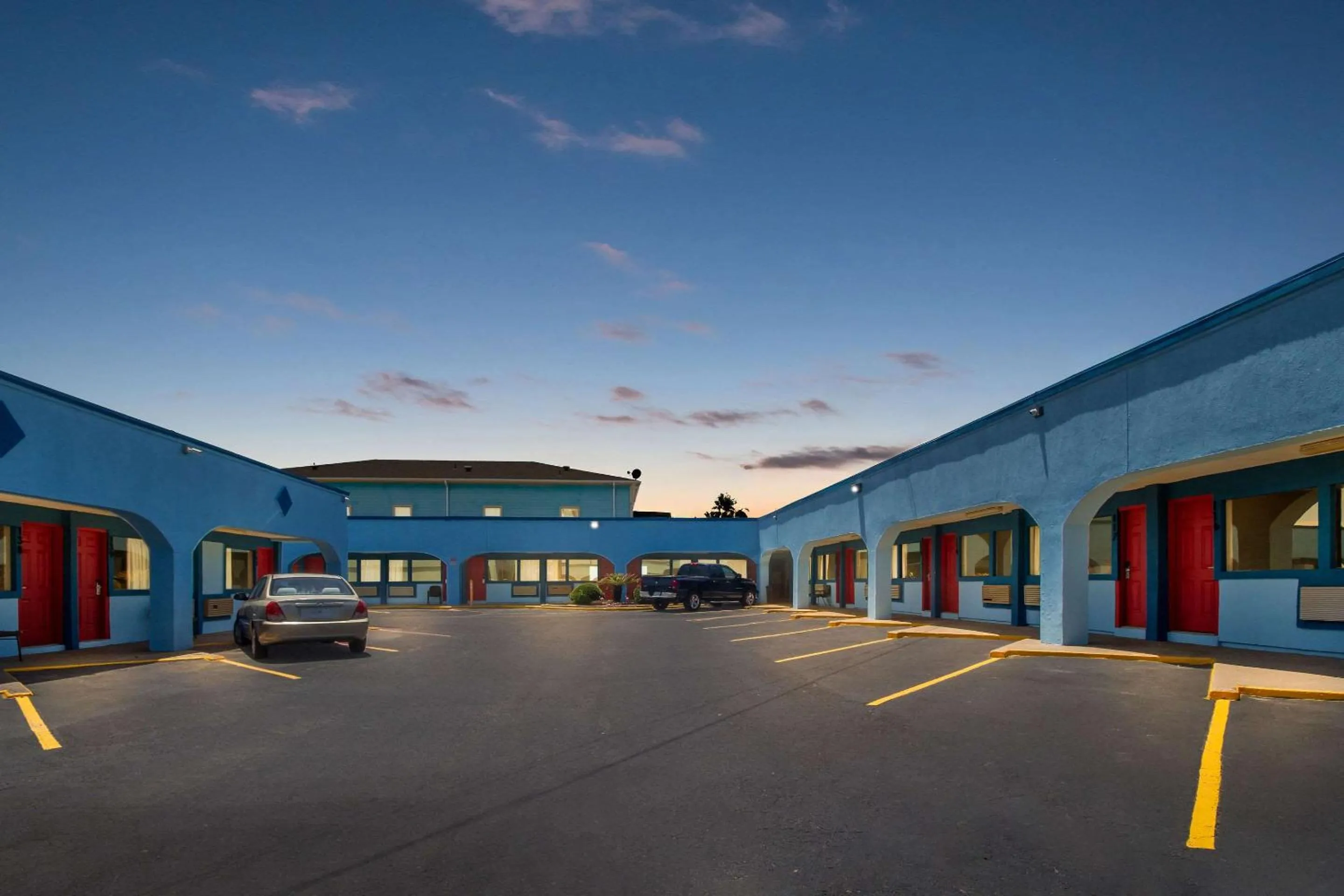 Property building in Econo Lodge Galveston Seawall