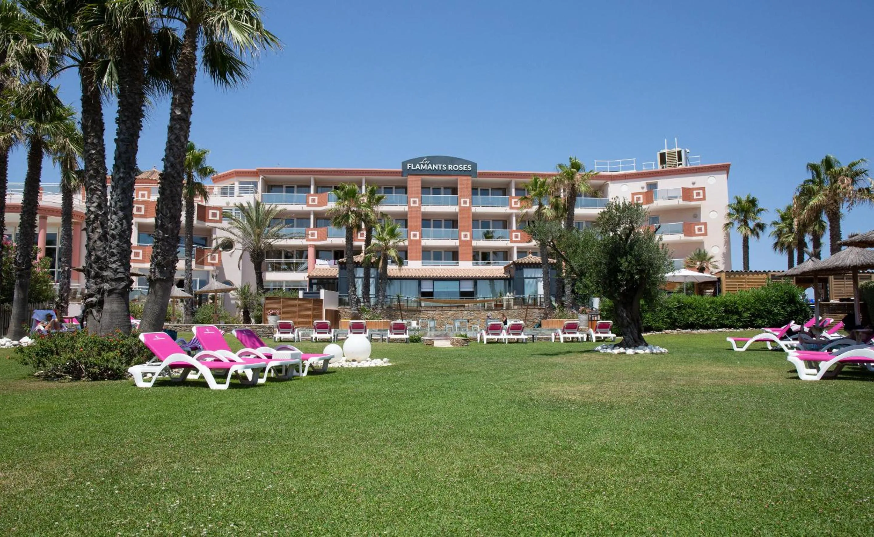 Garden in Grand Hôtel Les Flamants Roses Thalasso & Spa