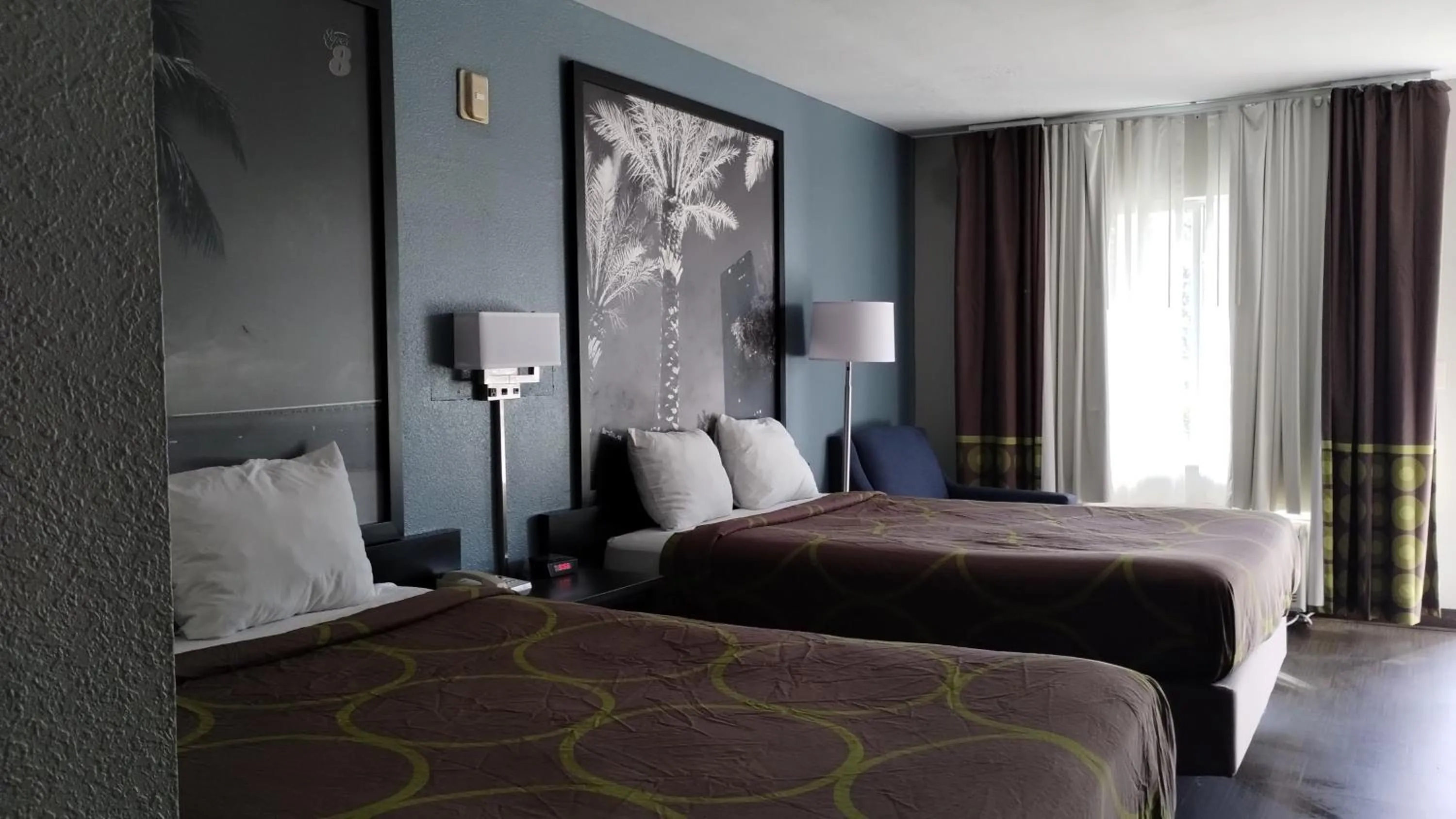 Bed in Super 8 Motel by Wyndham near Fort Lauderdale Arpt